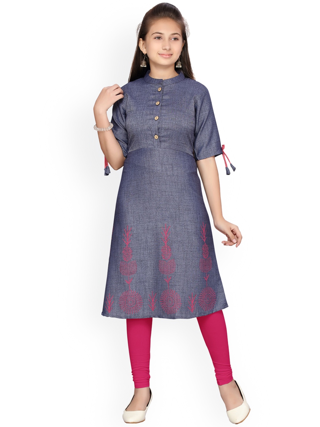 

Aarika Girls Blue & Pink Floral Thread Work Floral Kurta