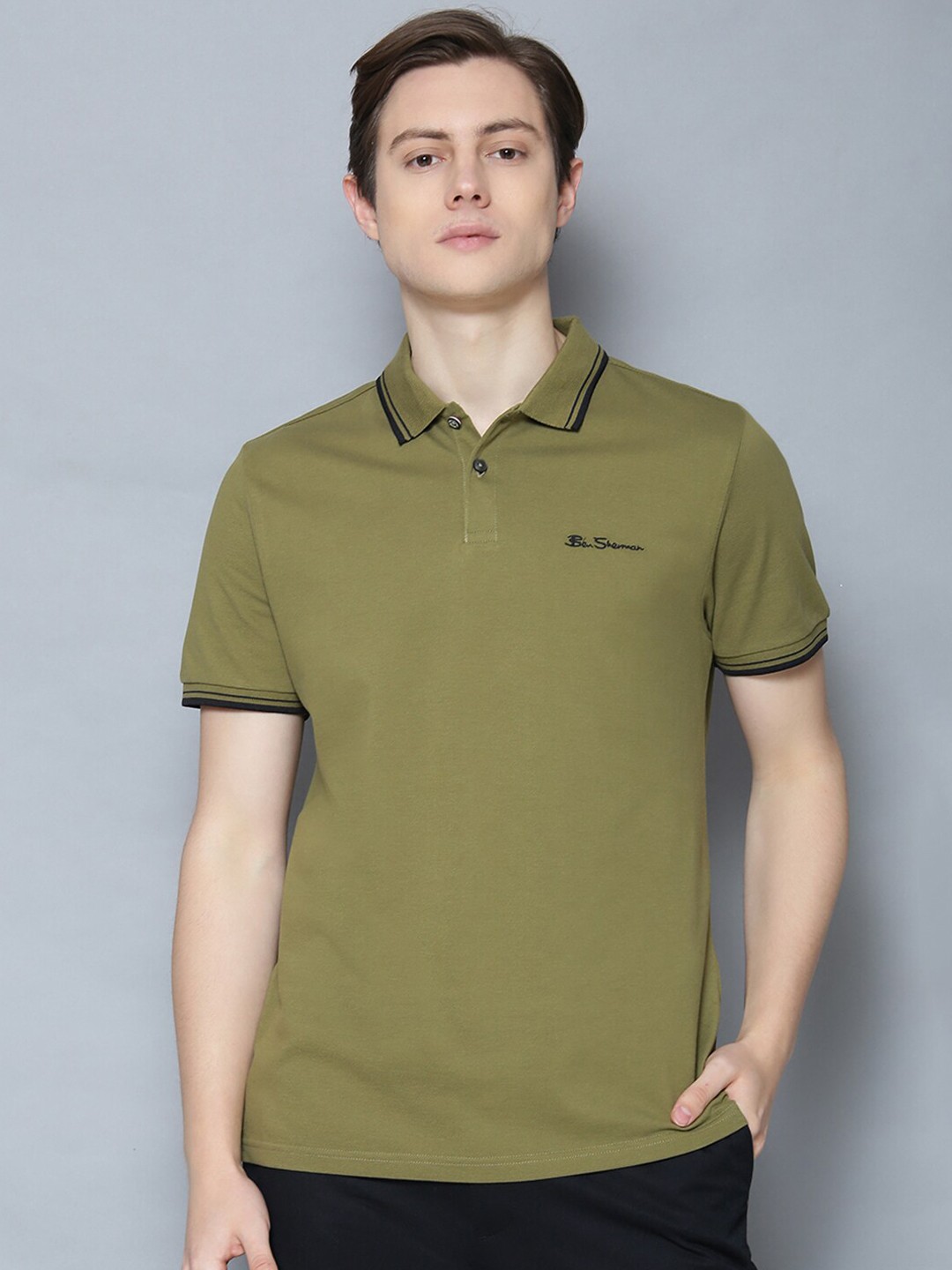 

BEN SHERMAN Men Olive Green Solid Hood T-shirt