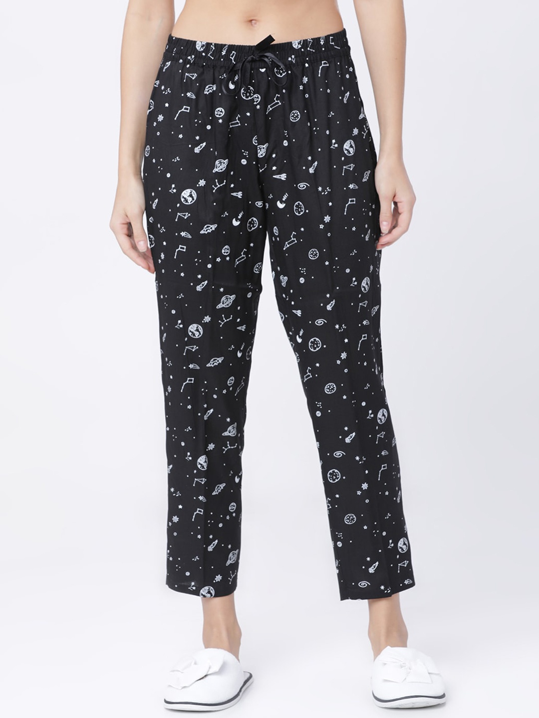 

Tokyo Talkies Women Black & White Printed Lounge Pants
