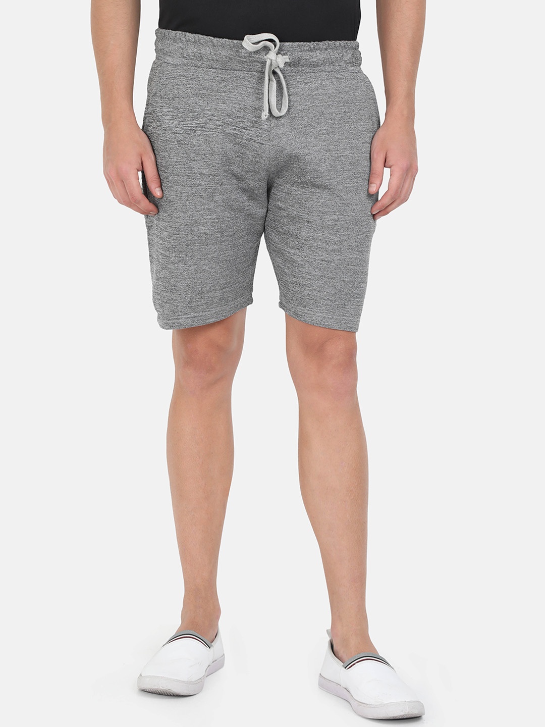 

Masculino Latino Men Grey Solid Regular Fit Regular Shorts