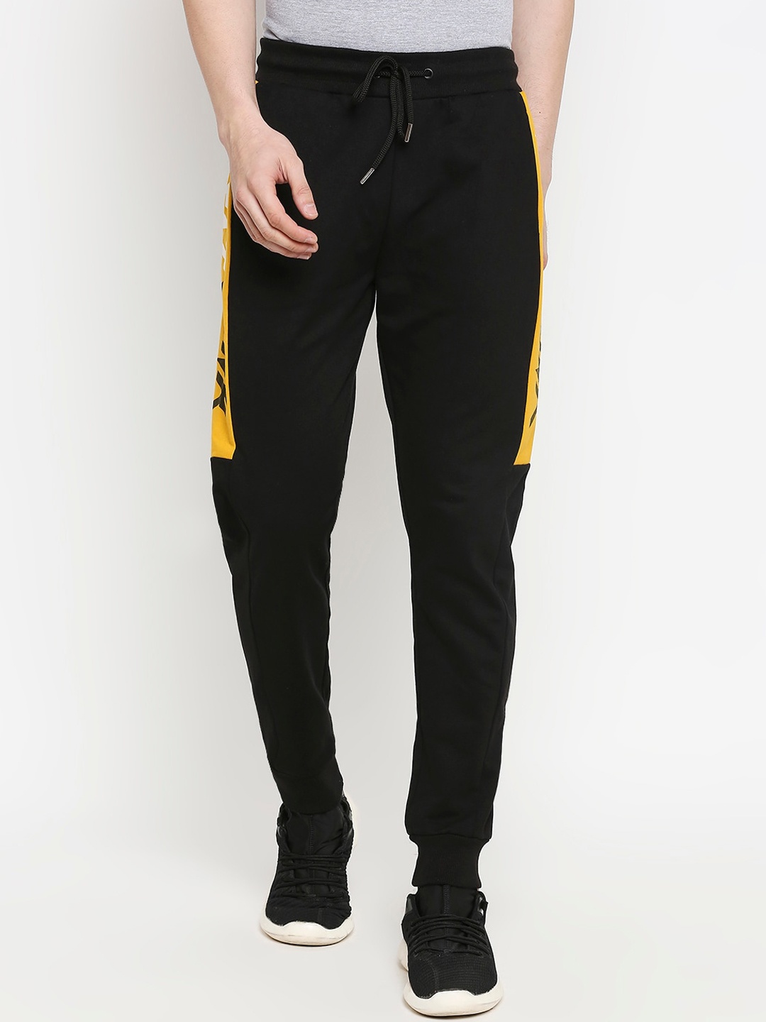 

People Men Black & Yellow Solid Straight-Fit Joggers
