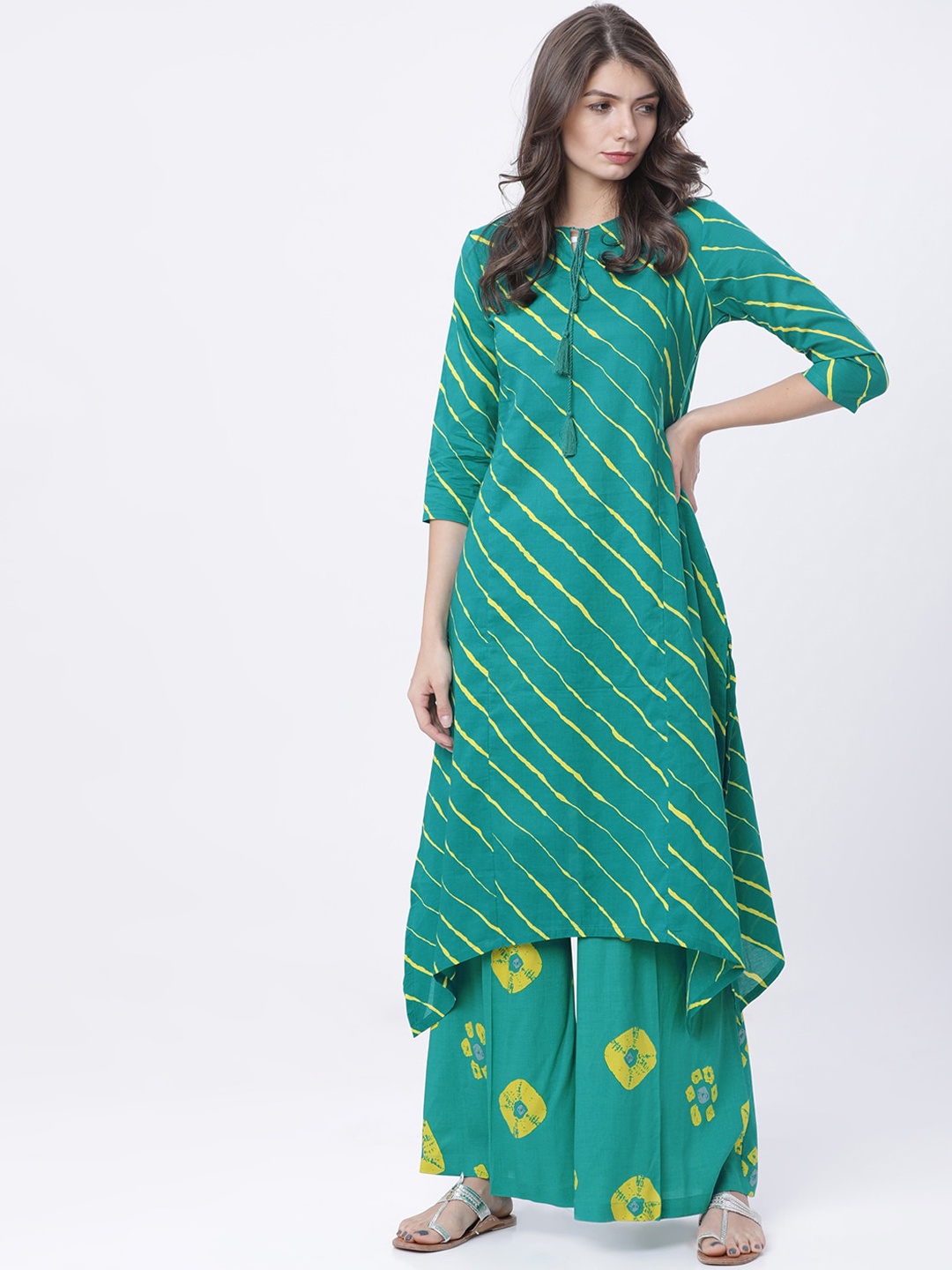 

Vishudh Green Leheriya Striped Keyhole Neck Regular Sleeves Kurta