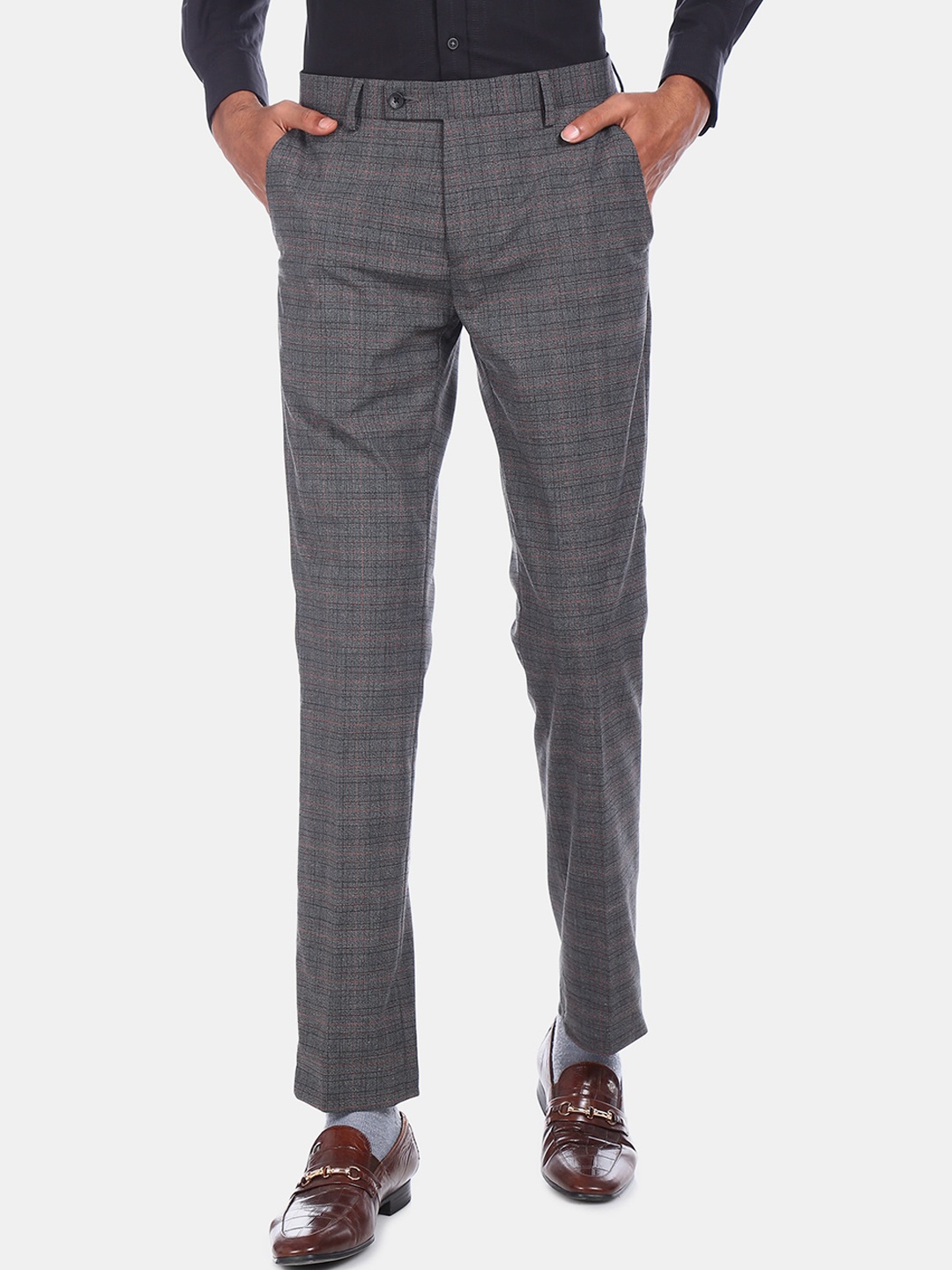 

Arrow Men Grey & Black Regular Fit Checked Formal Trousers