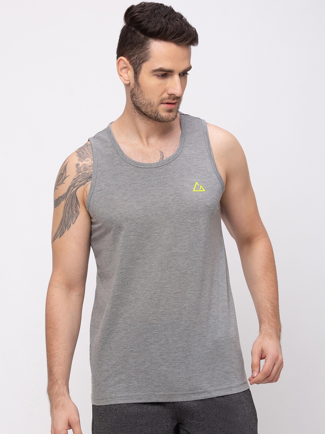 GIORDANO Men Grey Solid Round Neck T-shirt