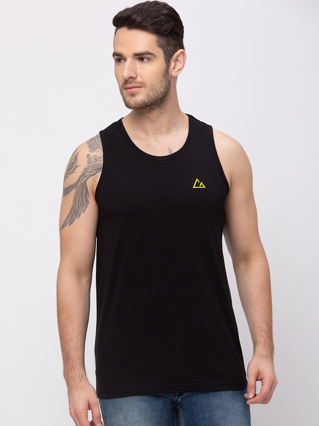 

GIORDANO Men Black Solid Round Neck T-shirt