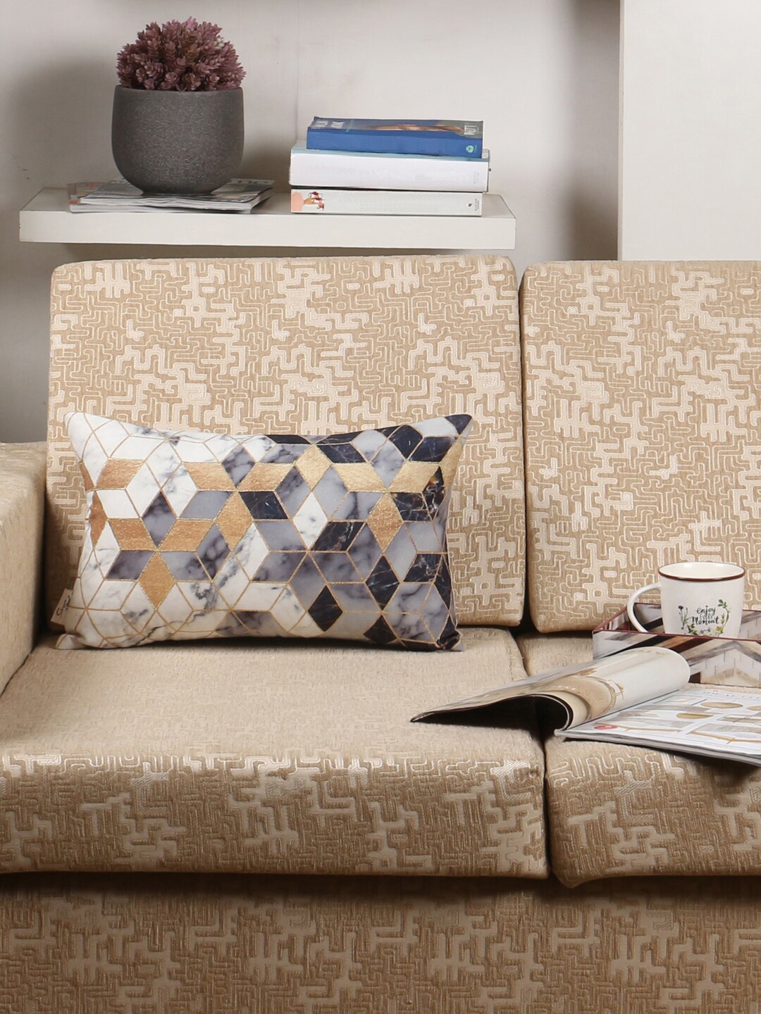 

Sivya Grey & Gold-Toned Single Geometric Rectangle Cushion Cover