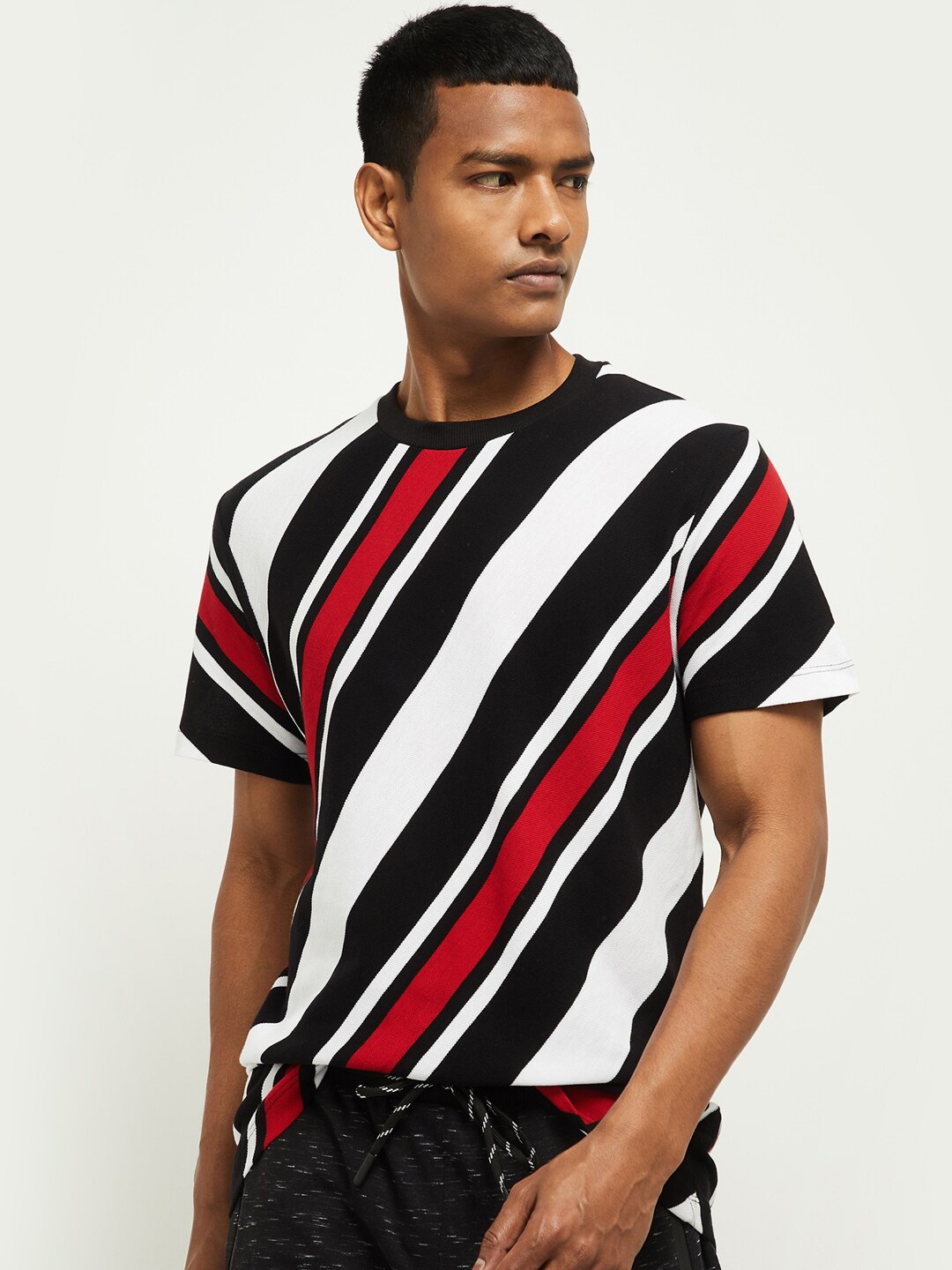 

max Men White Red Striped Round Neck Pure Cotton T-shirt