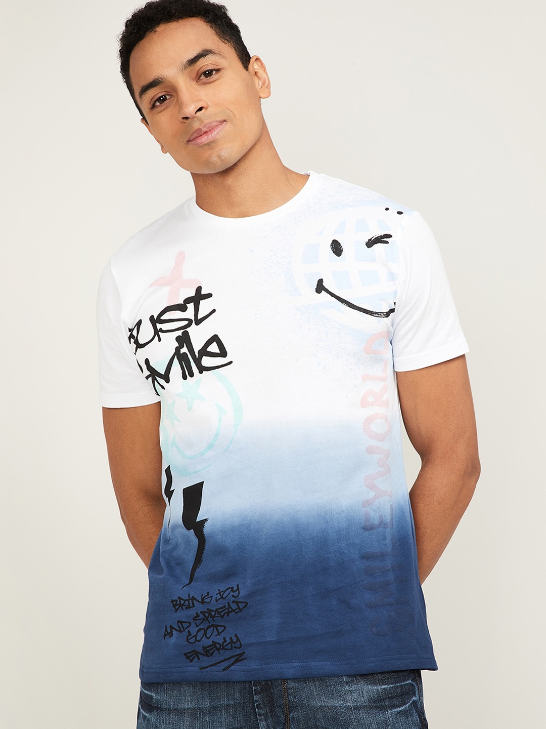 

SmileyWorld Men Blue & White Colourblocked Printed Round Neck Slim Fit T-shirt