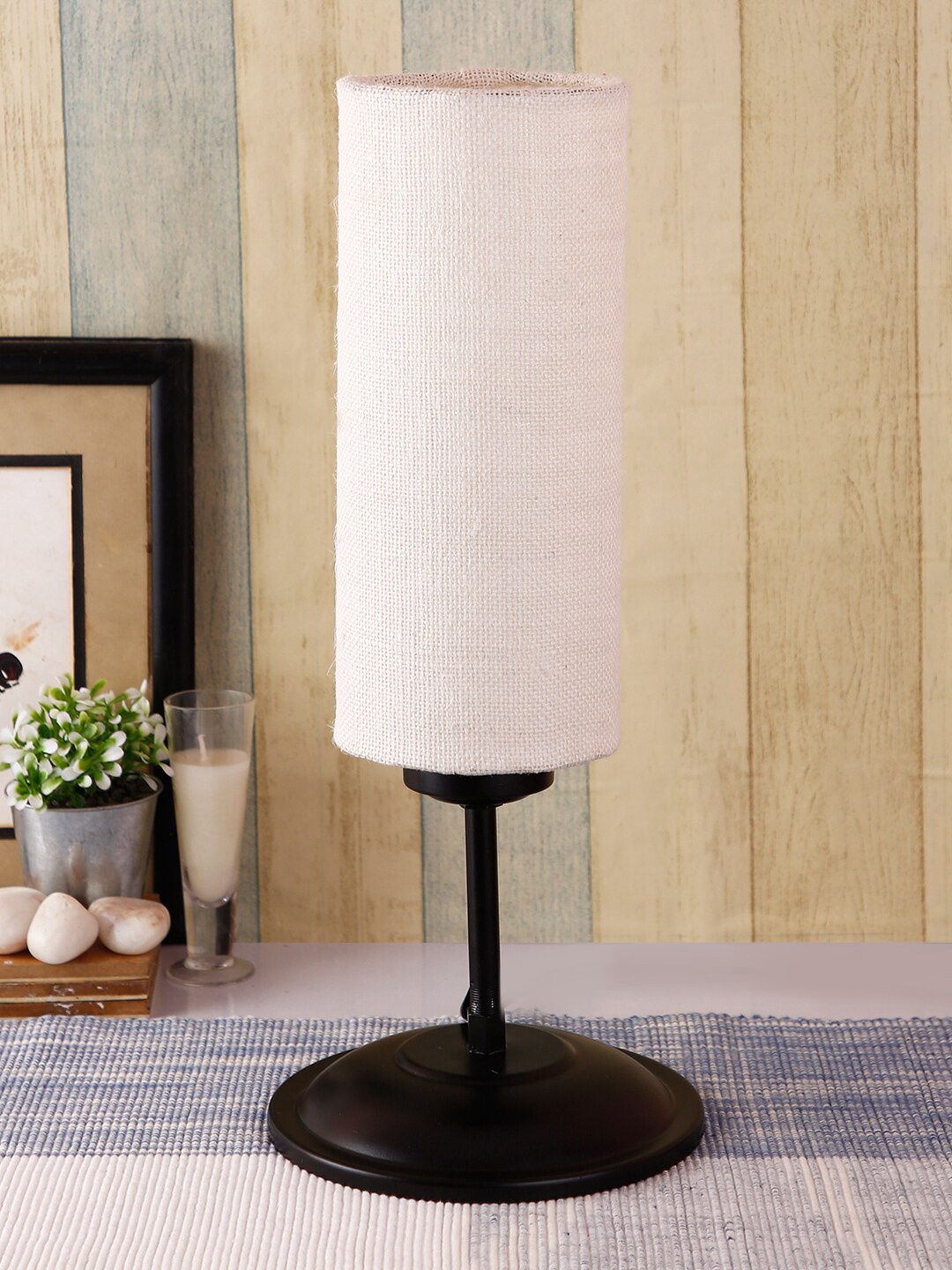 

Devansh White Solid Cylindrical Table Lamp