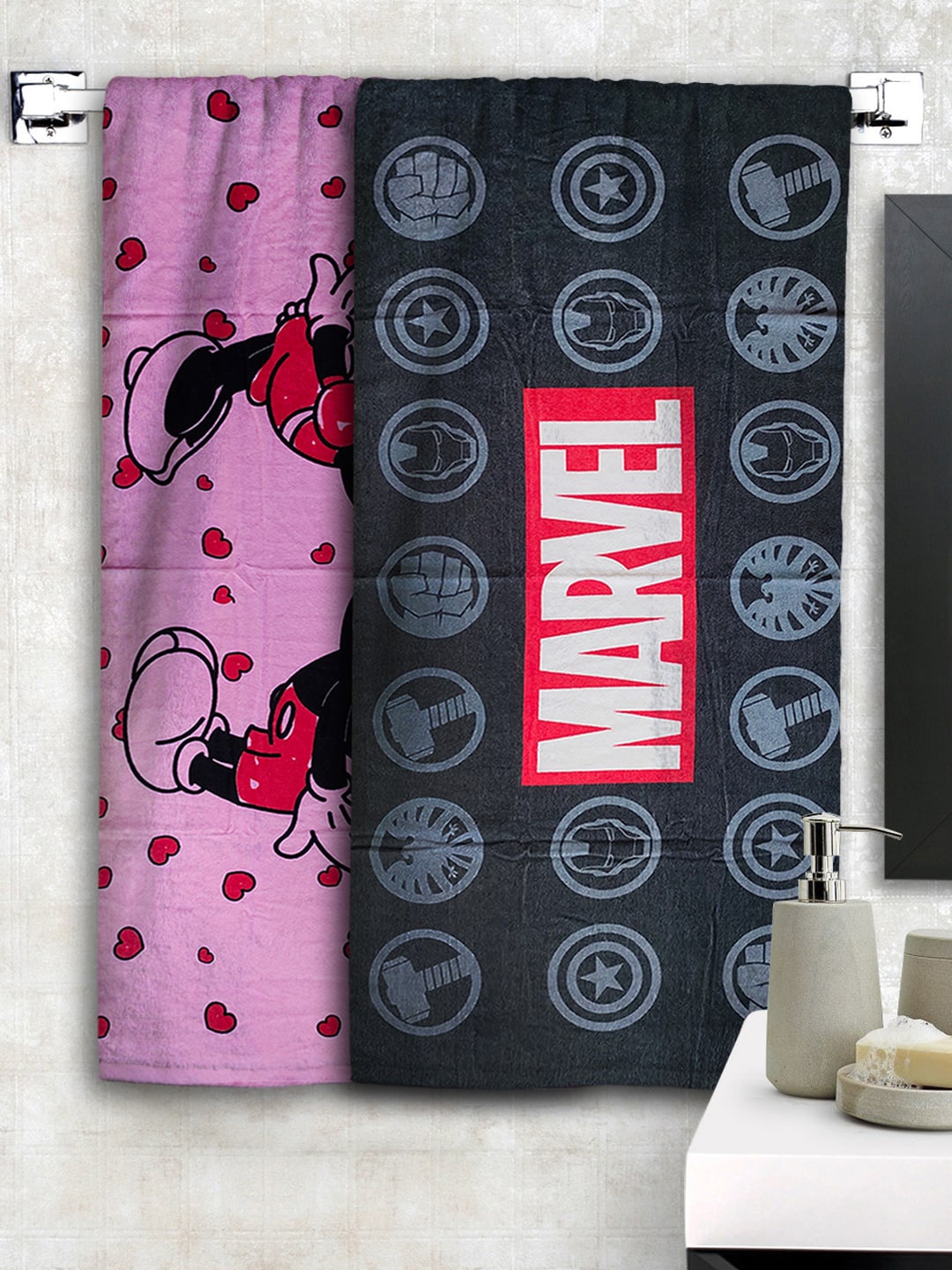 

Disney Unisex Set of 2 Disney & Marvel Printed 300 GSM Bath Towels, Black