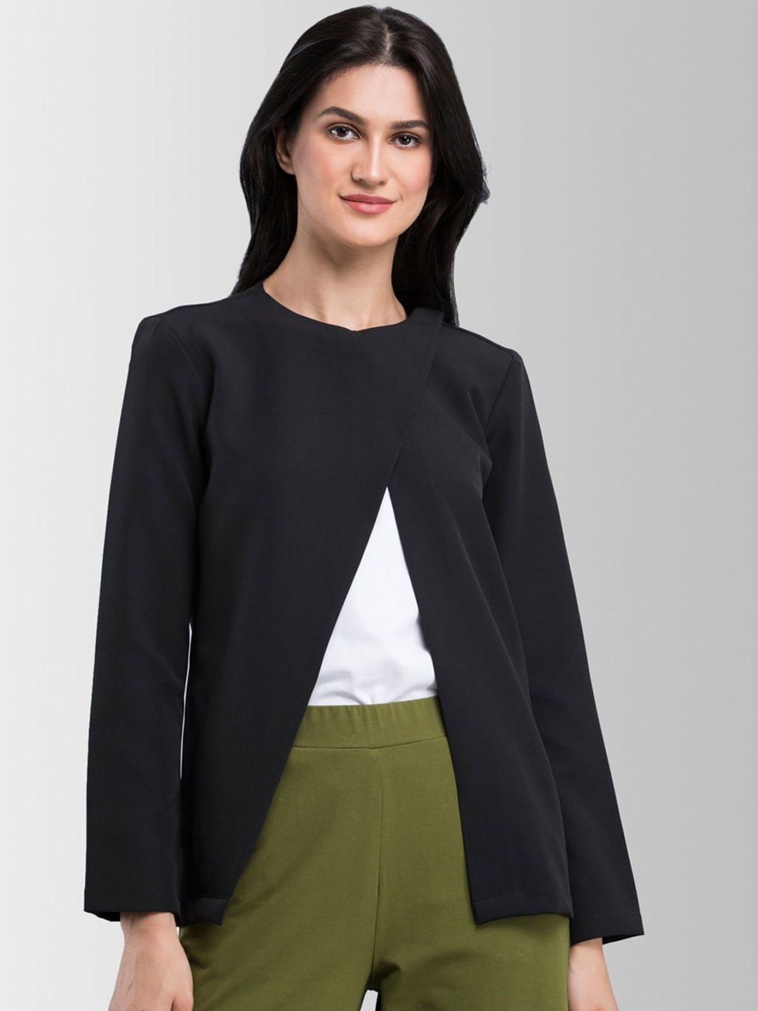 

FableStreet Women Black Solid Asymmetric Closure Tailored Blazer