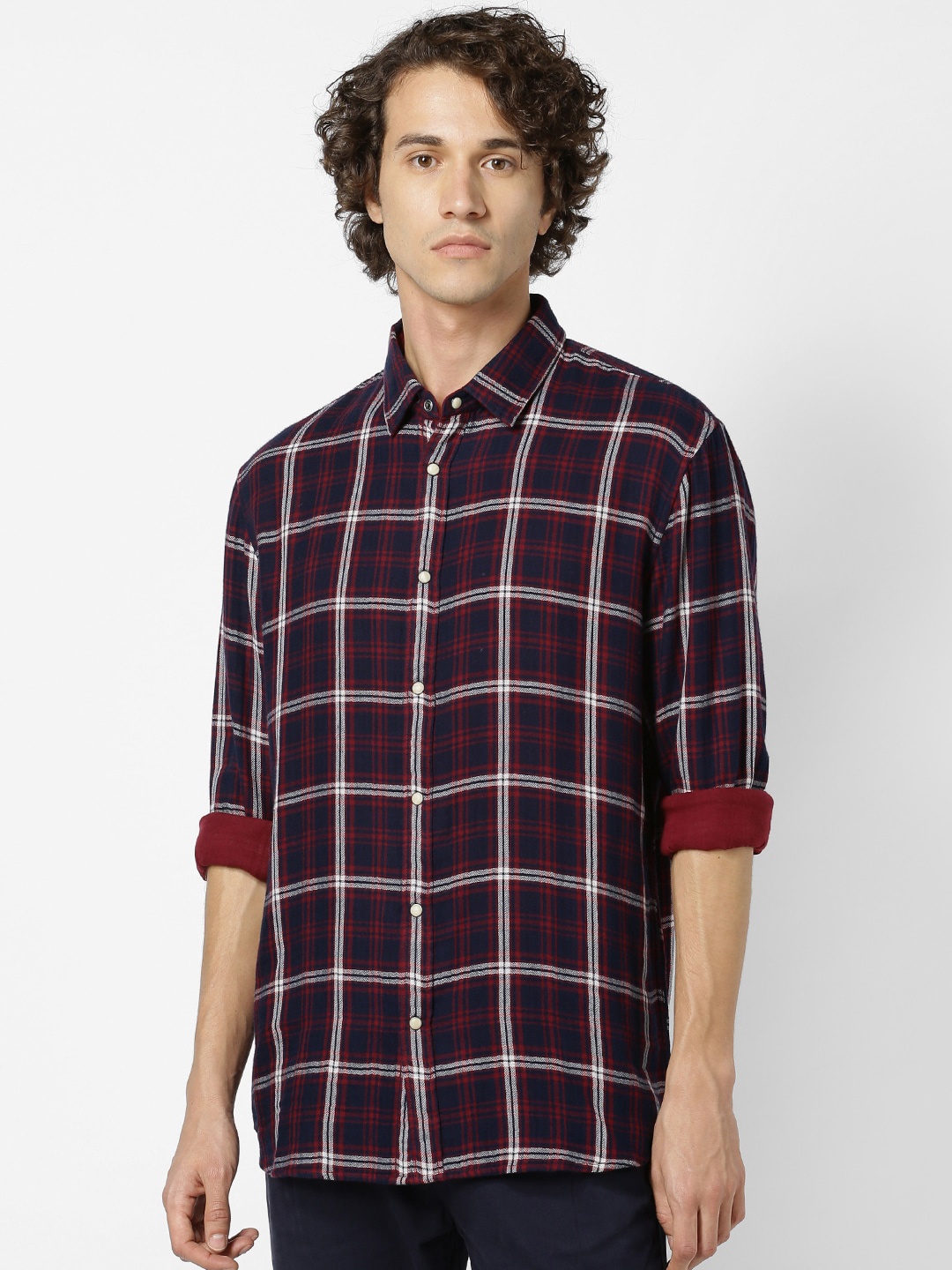 

Celio Men Red & Navy Blue Regular Fit Checked Cotton Casual Shirt