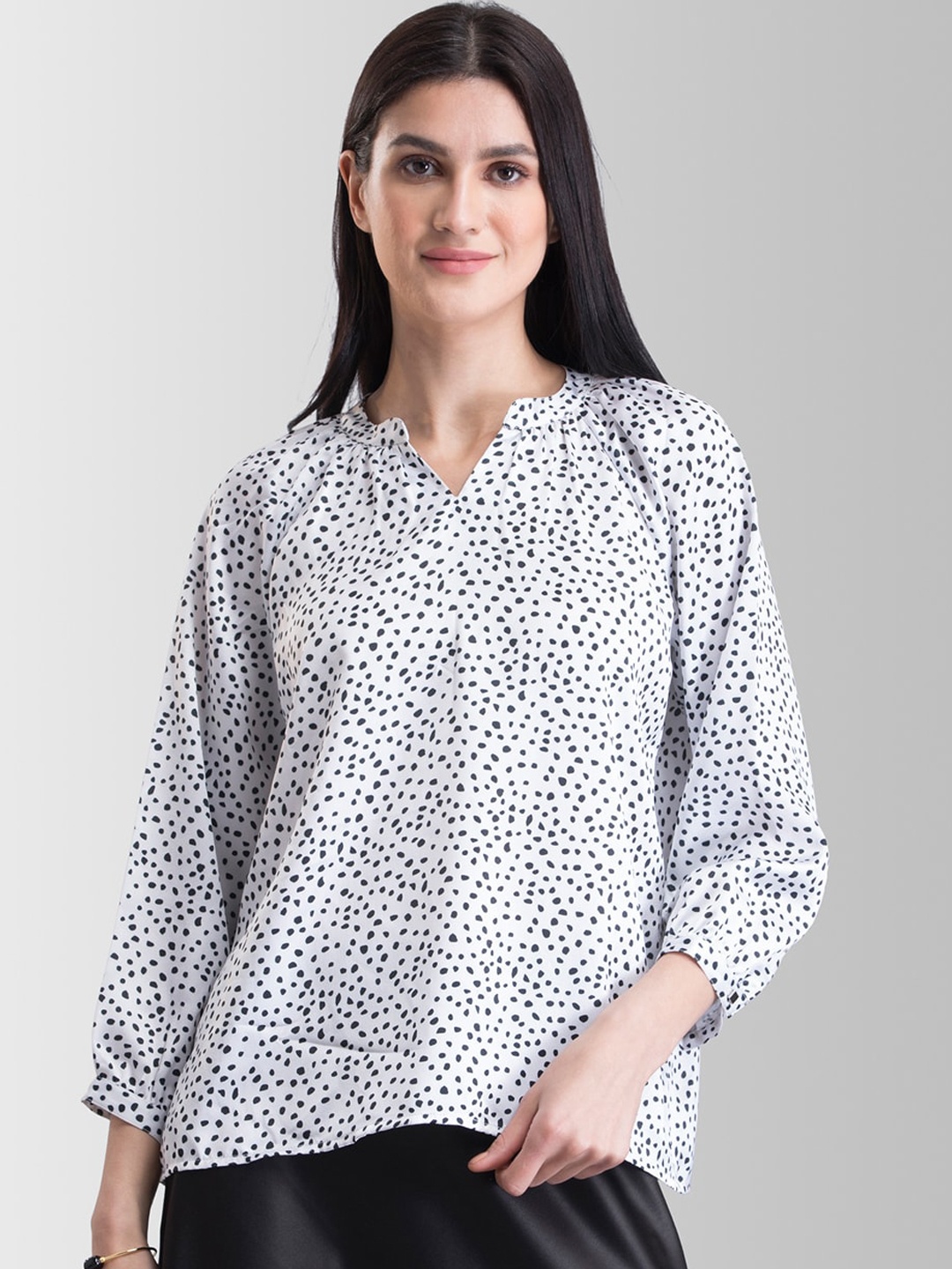 

FableStreet White Printed Mandarin Collar Puff Sleeves Satin Top