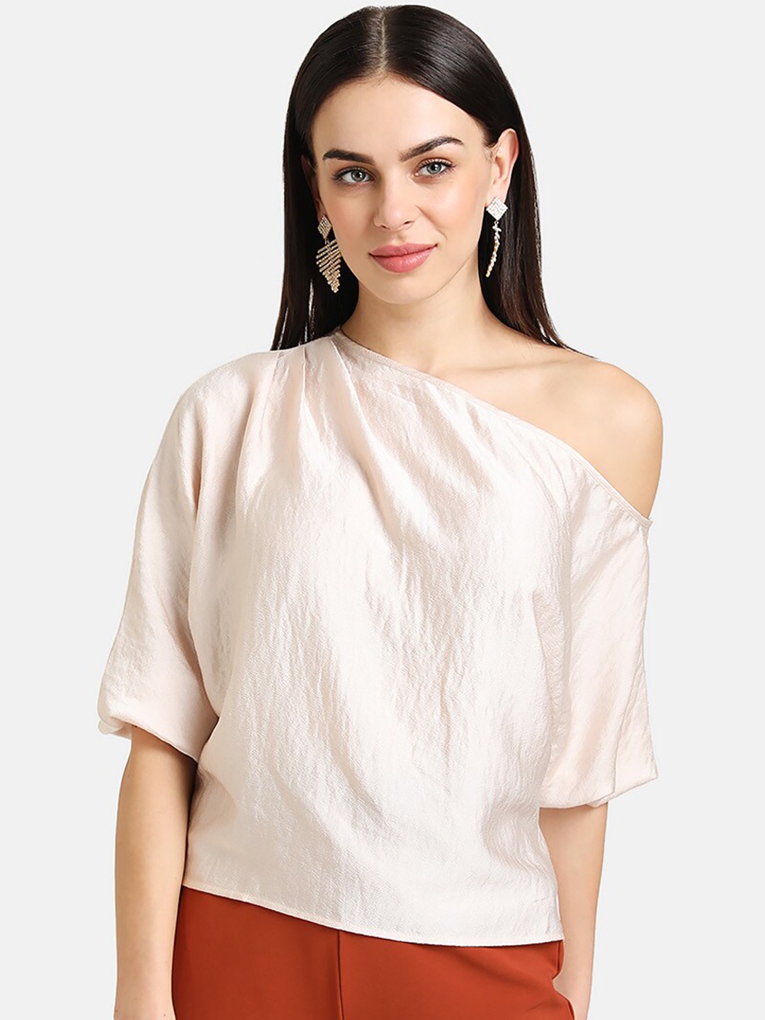 

Kazo Beige One Shoulder Satin Top