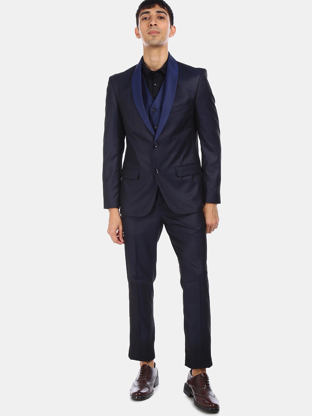 

Arrow Men Black & Navy Blue Self Design 3-Piece Suit