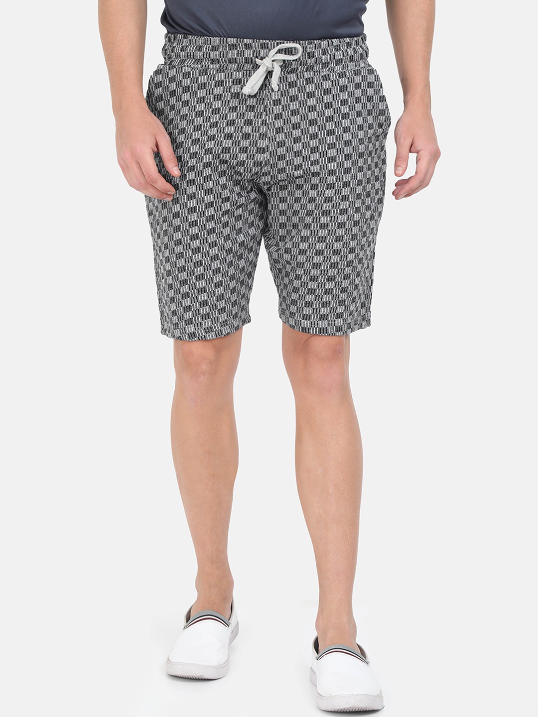 

Masculino Latino Men Grey Checked Regular Fit Regular Shorts