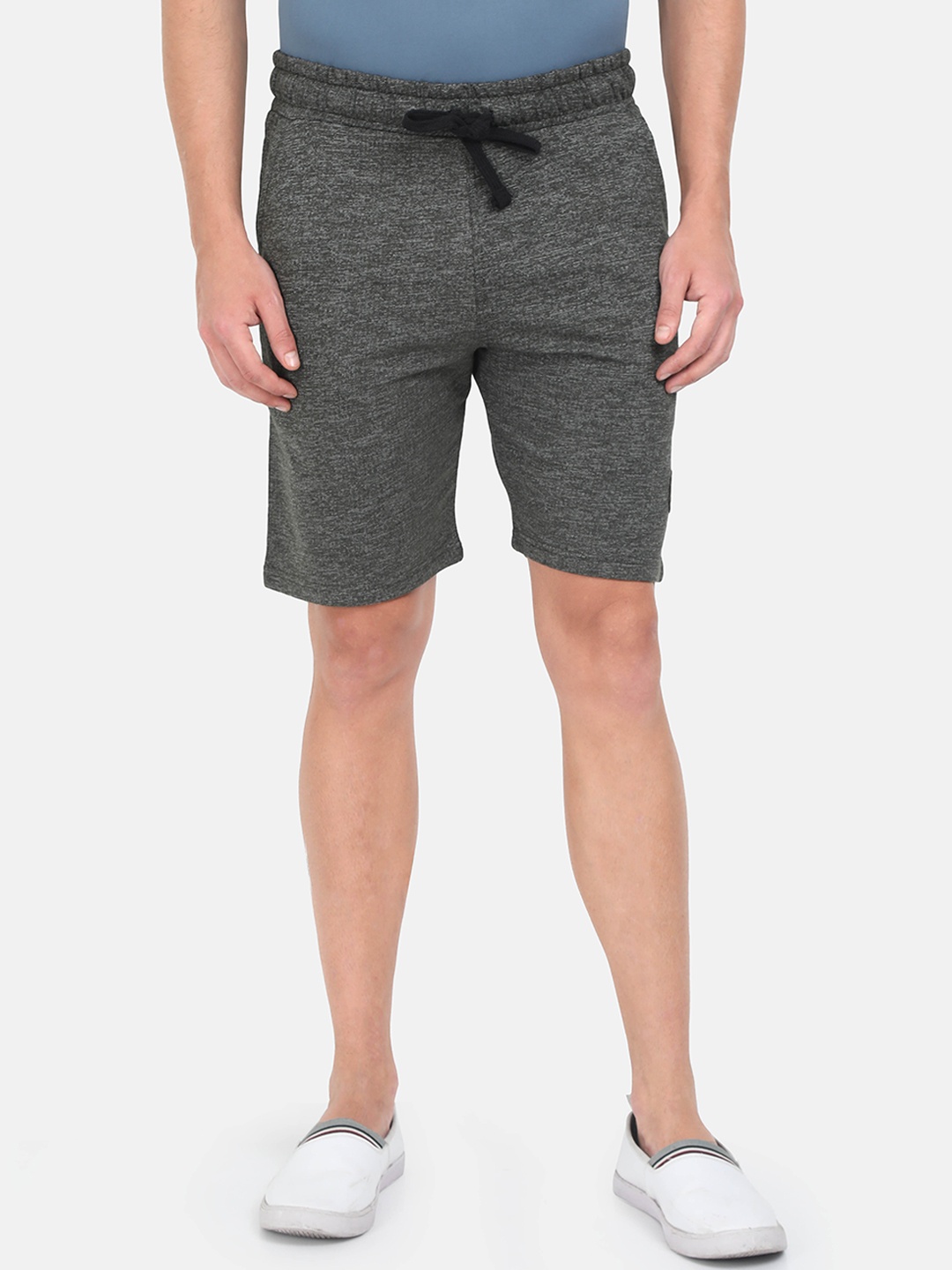 

Masculino Latino Men Charcoal Grey Solid Regular Fit Regular Shorts