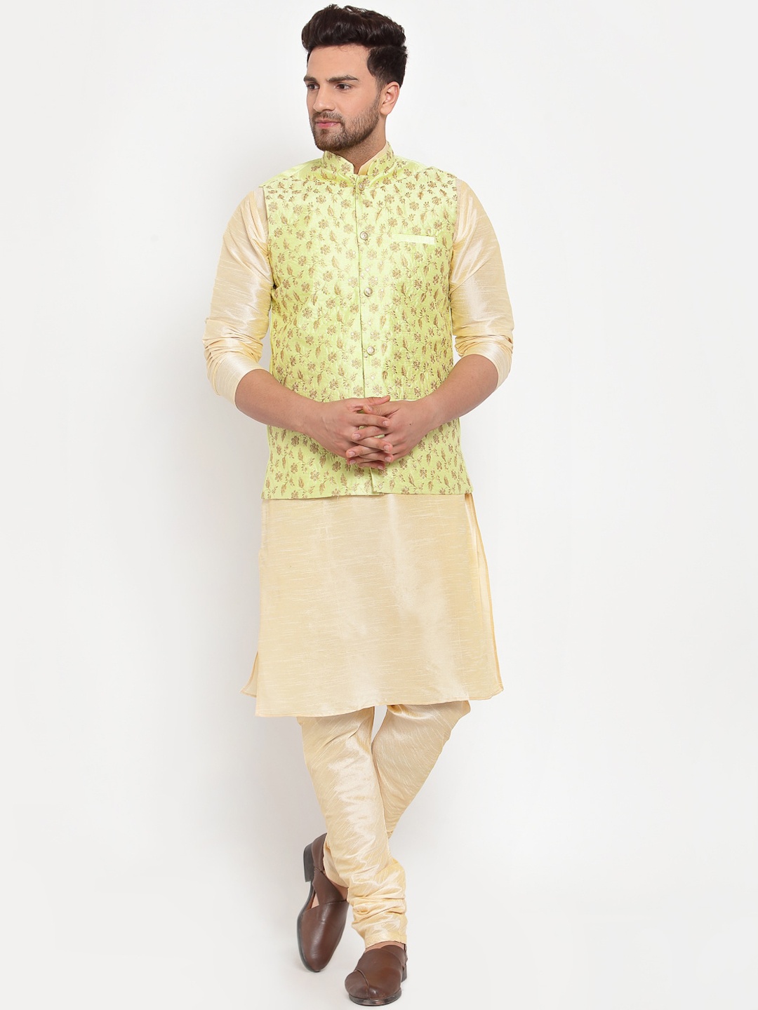

GRACIT Men Cream-Coloured Solid Kurta & Pyjamas with Nehru Jacket