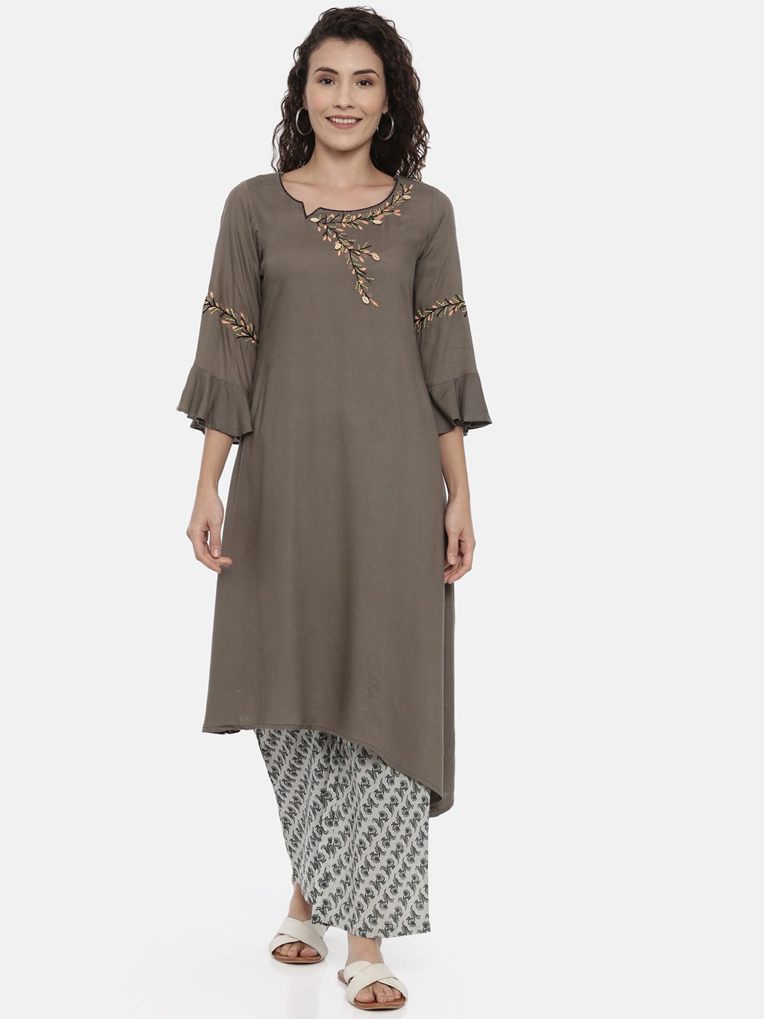 

Neerus Olive Green Floral Embroidered Flared Sleeves Thread Work Kurta