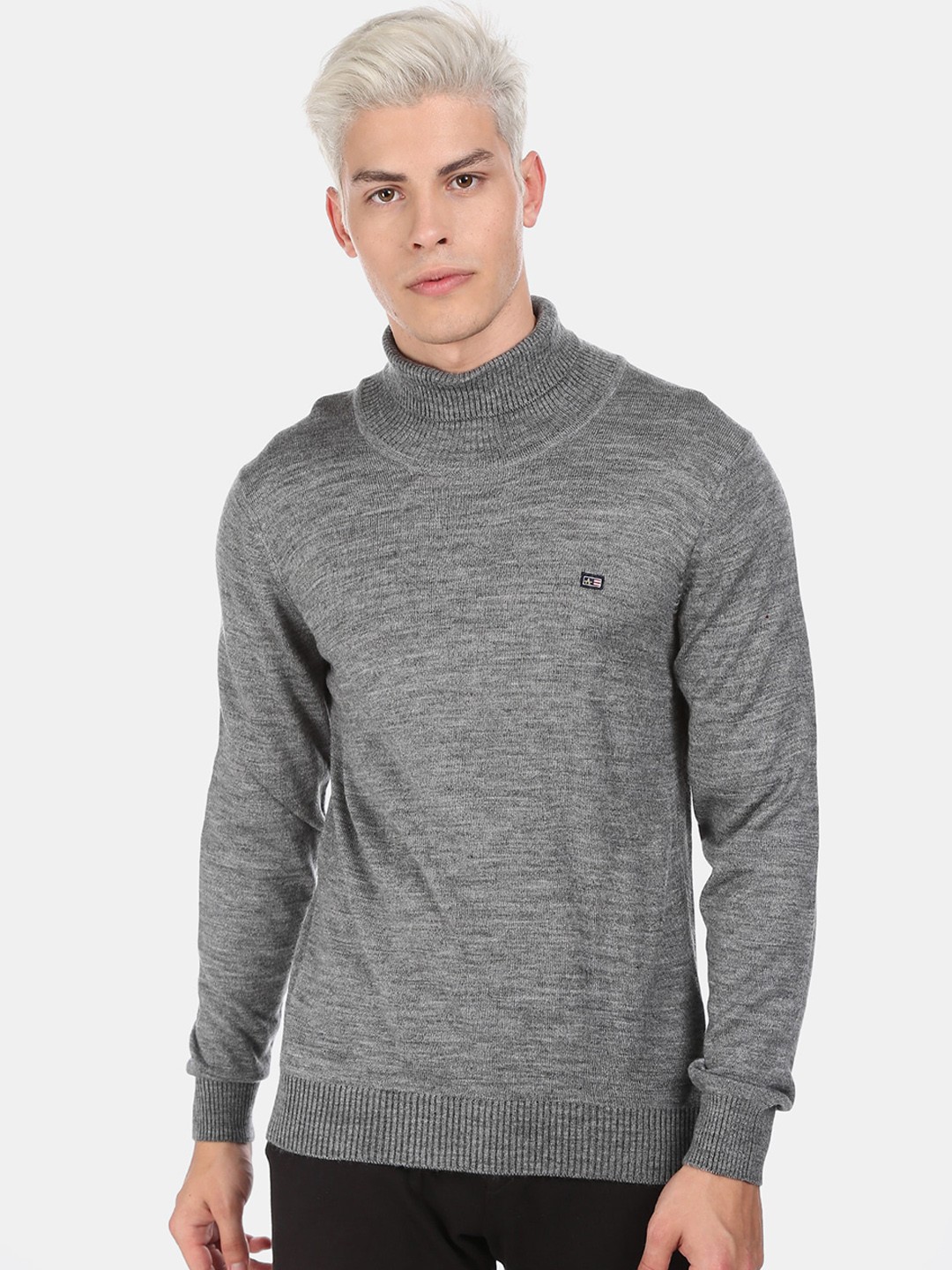 

Arrow Sport Men Grey Solid
