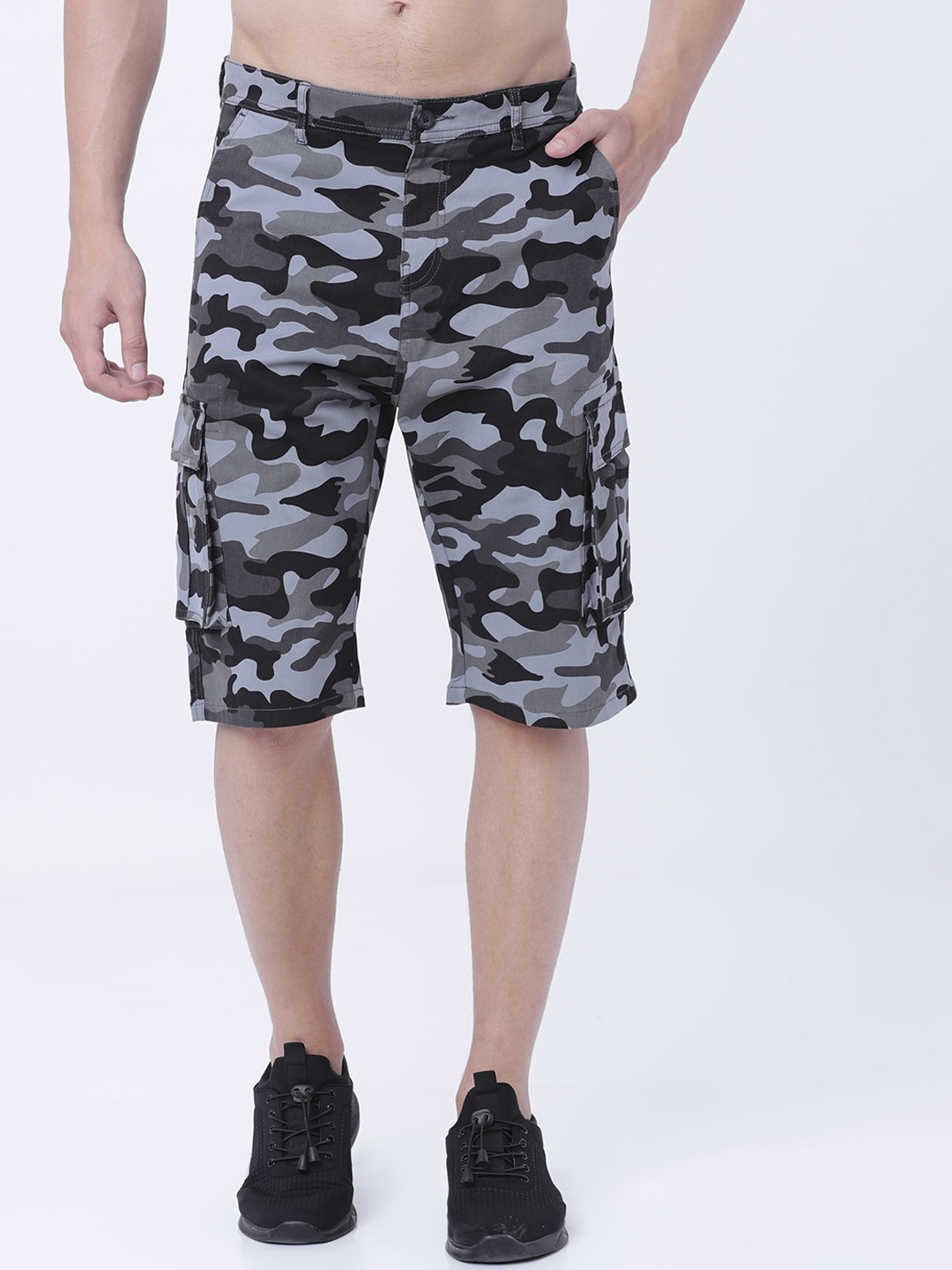 

HIGHLANDER Men Grey Printed Slim Fit Cargo Shorts