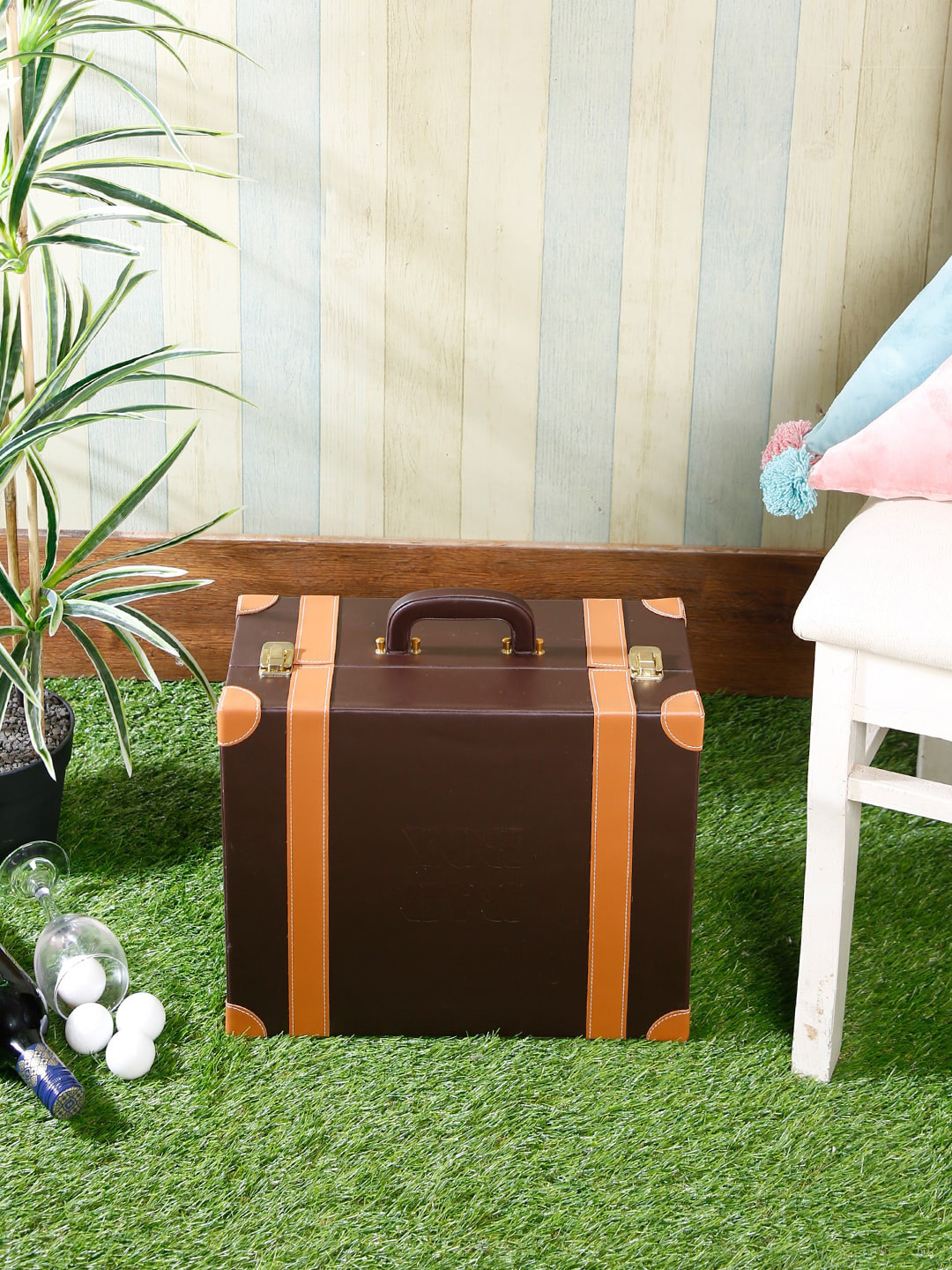 

BAR BOX Brown Colourblocked Portable Leather Bar Set