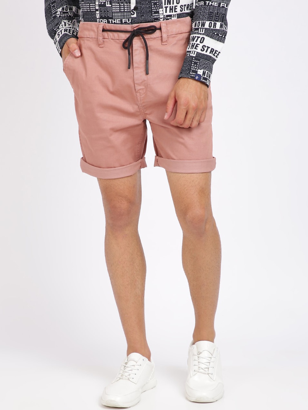 

Breakbounce Men Pink Solid Slim Fit Regular Shorts