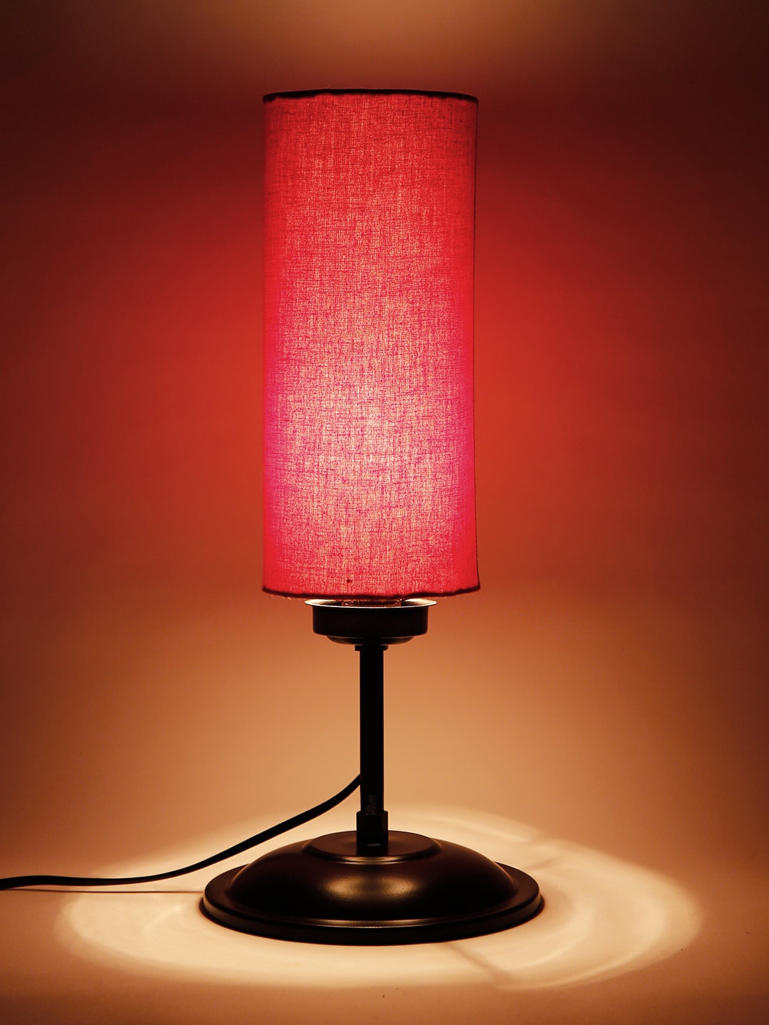 

Devansh Red & Brown Solid Traditional Cylindrical Table Lamp