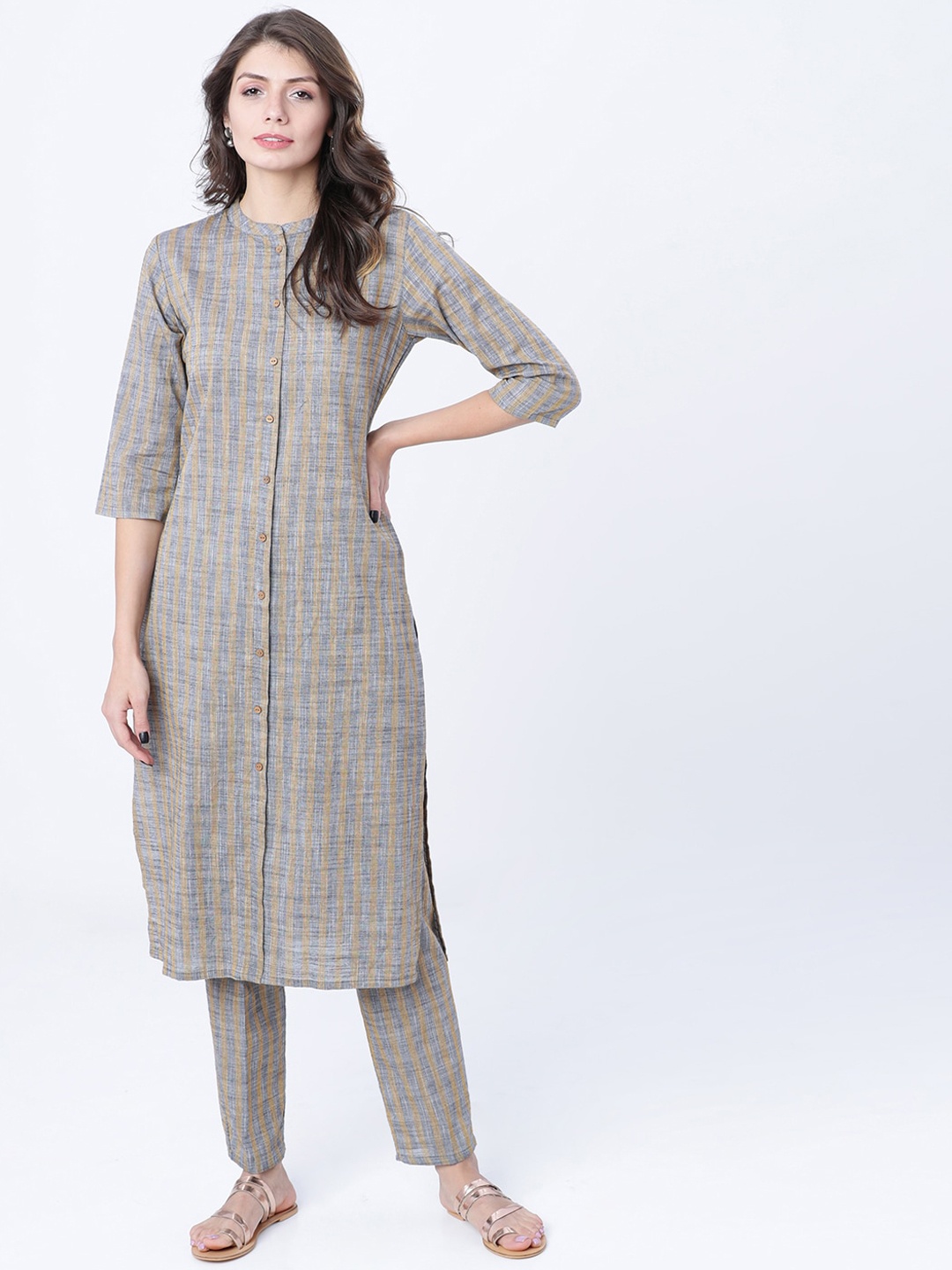 

Vishudh Grey Checked Pathani Kurta