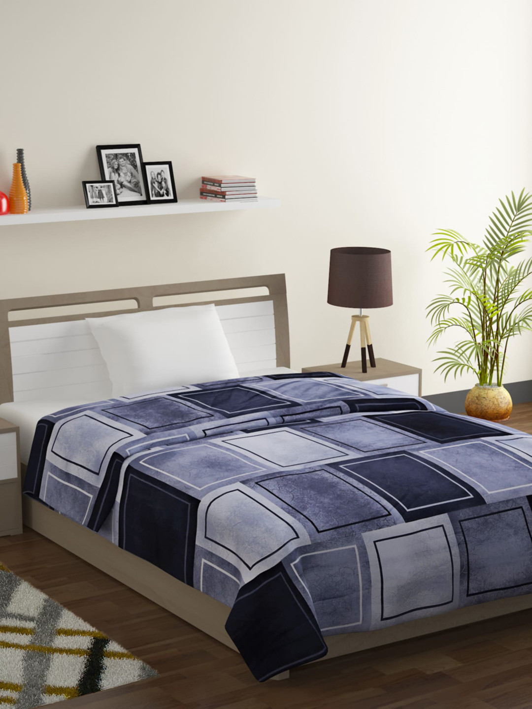 

SWAYAM Navy Blue & White Geometric Mild Winter 150 GSM Single Bed Comforter