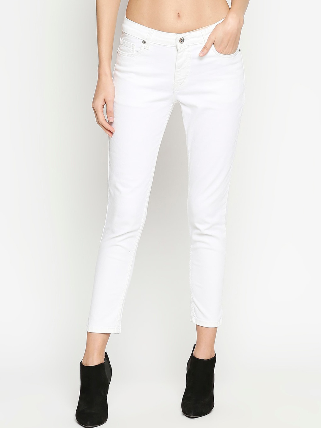 

People Women White Slim Fit Mid-Rise Clean Look Jeans