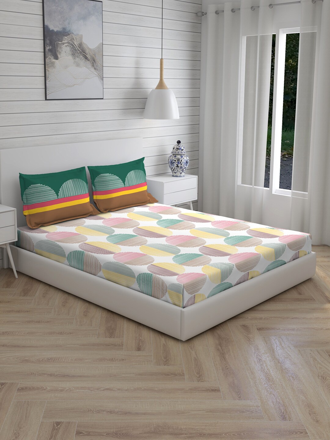 

Layers White & Pink Geometric 144 TC Cotton 1 Queen Bedsheet with 2 Pillow Covers