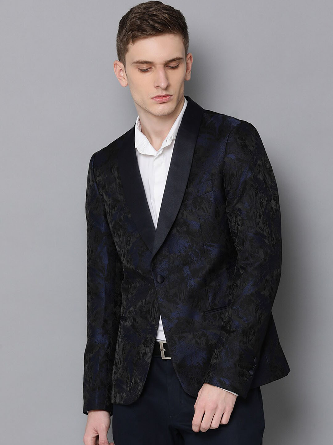 

Antony Morato Men Black & Navy Blue Self-Design Slim-Fit Single-Breasted Formal Blazer