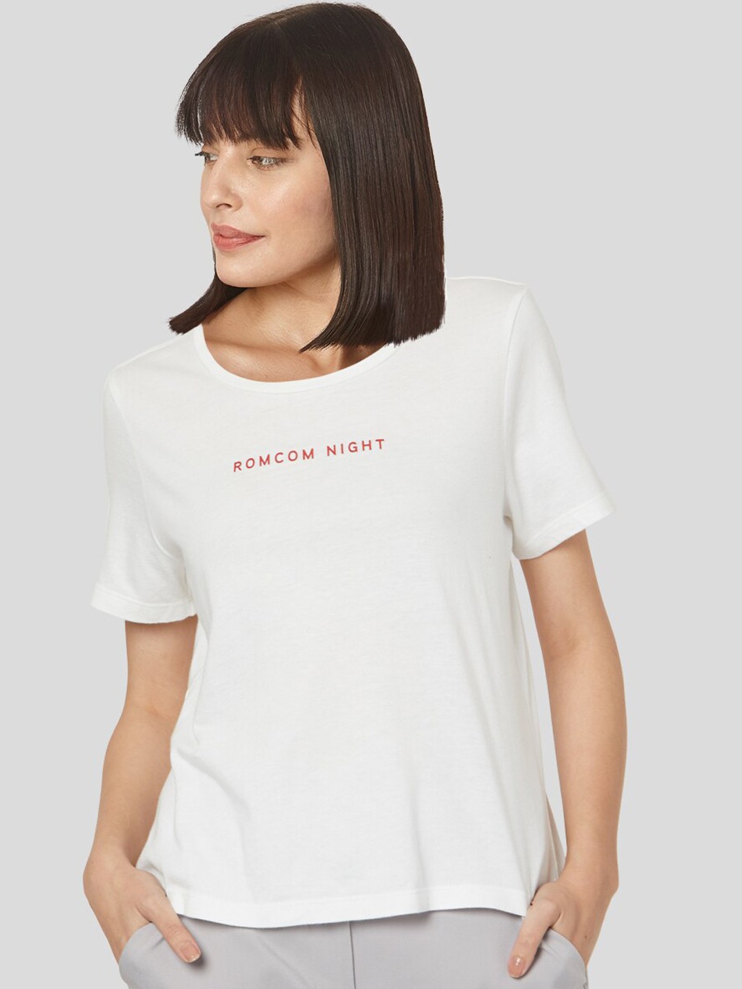 

Vero Moda Women White Solid Round Neck T-shirt