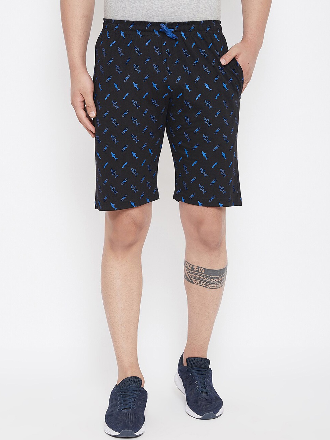 

Adobe Men Black & Blue Printed Regular Shorts