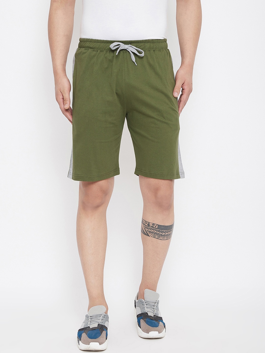 

Adobe Men Olive Green Solid Regular Fit Regular Shorts