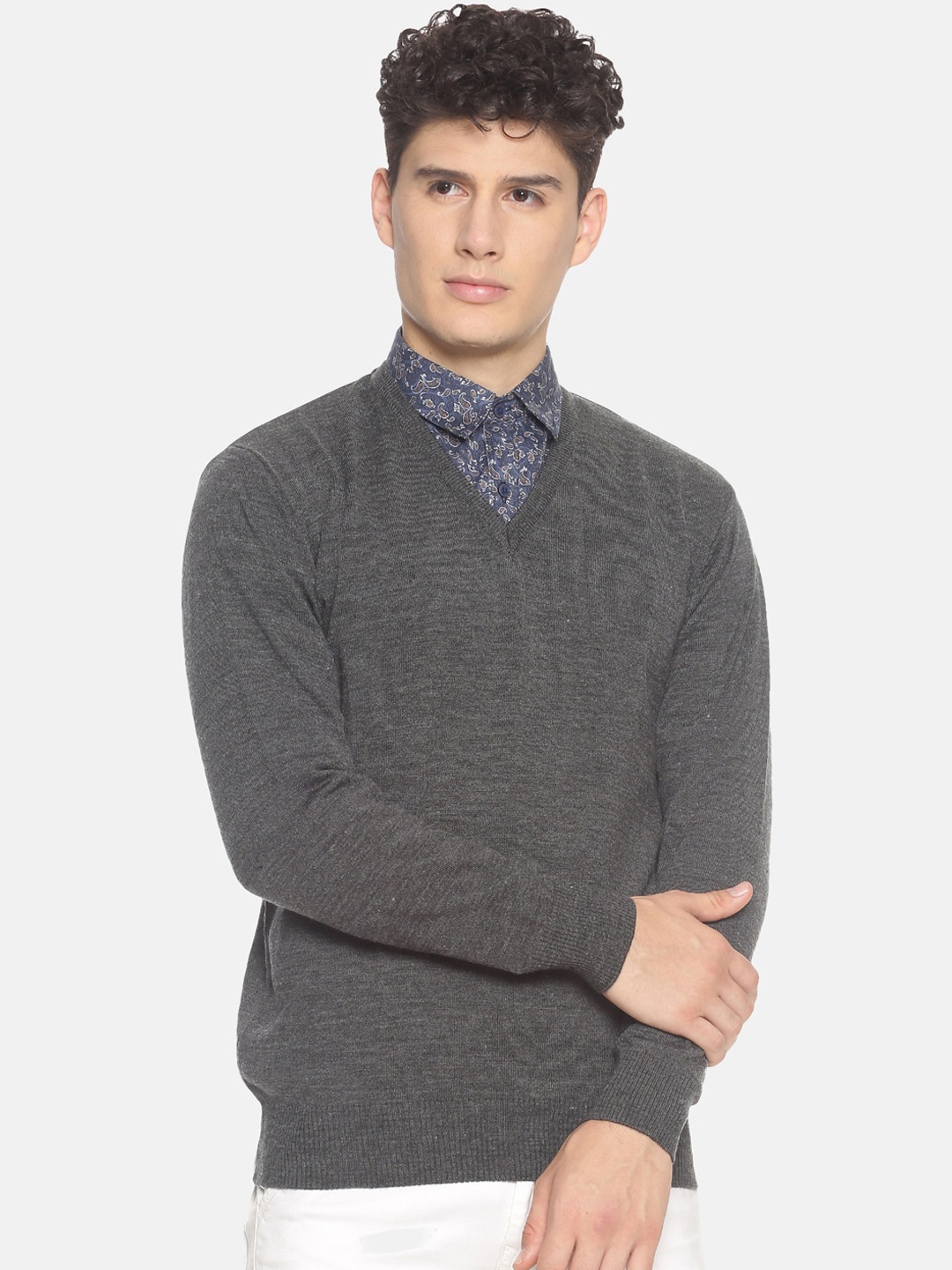 

513 Men Charcoal Grey Solid Pullover Sweater