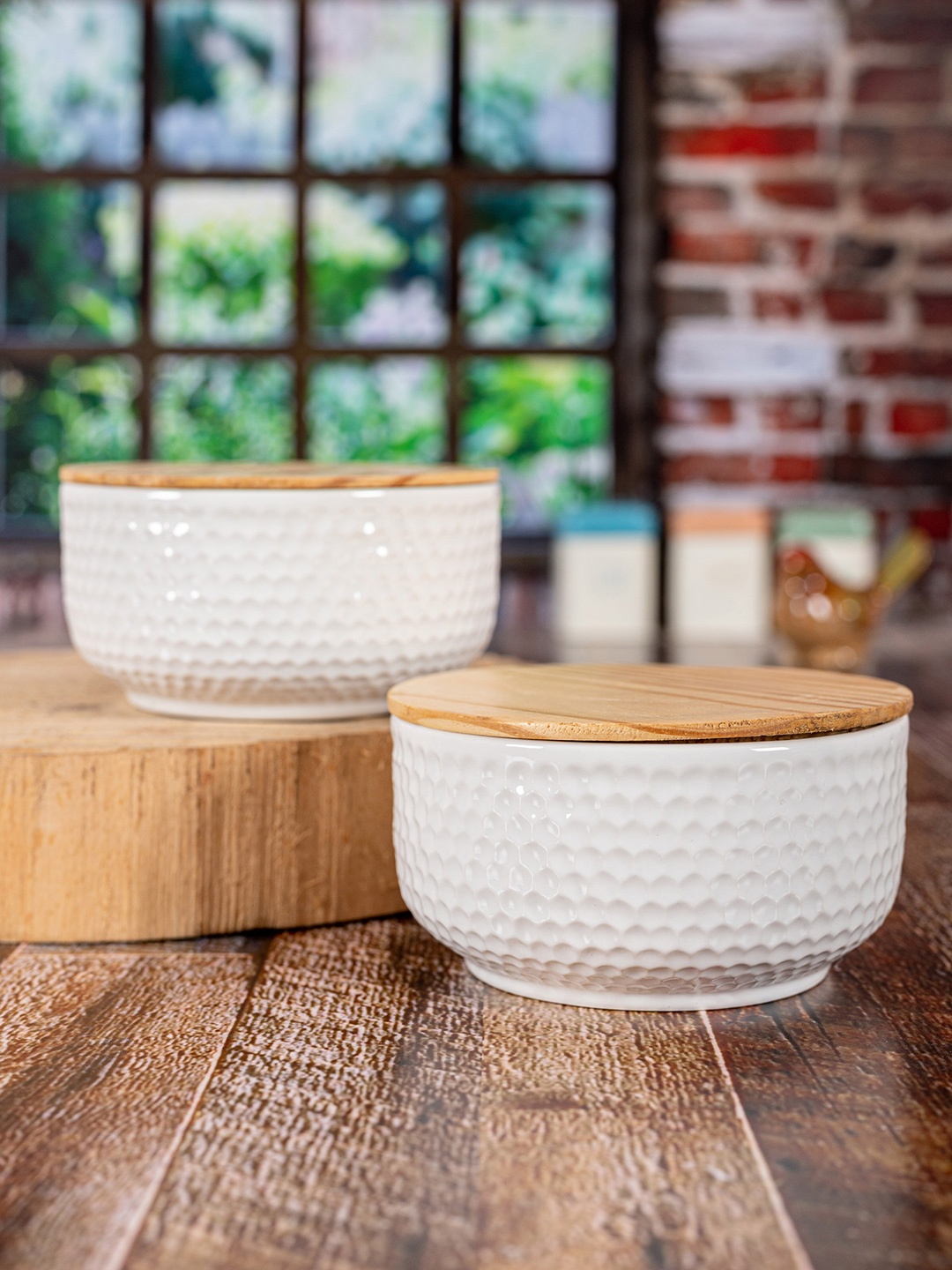 

White Gold Set Of 2 White Textured Porcelain Airtight Food Containers