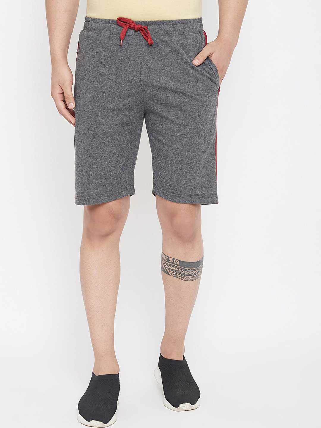 

Adobe Men Charcoal Solid Regular Fit Regular Shorts