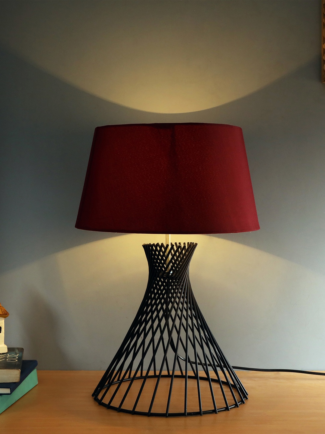 

Homesake Black Solid Classic Country Spiral Wire Table Lamp