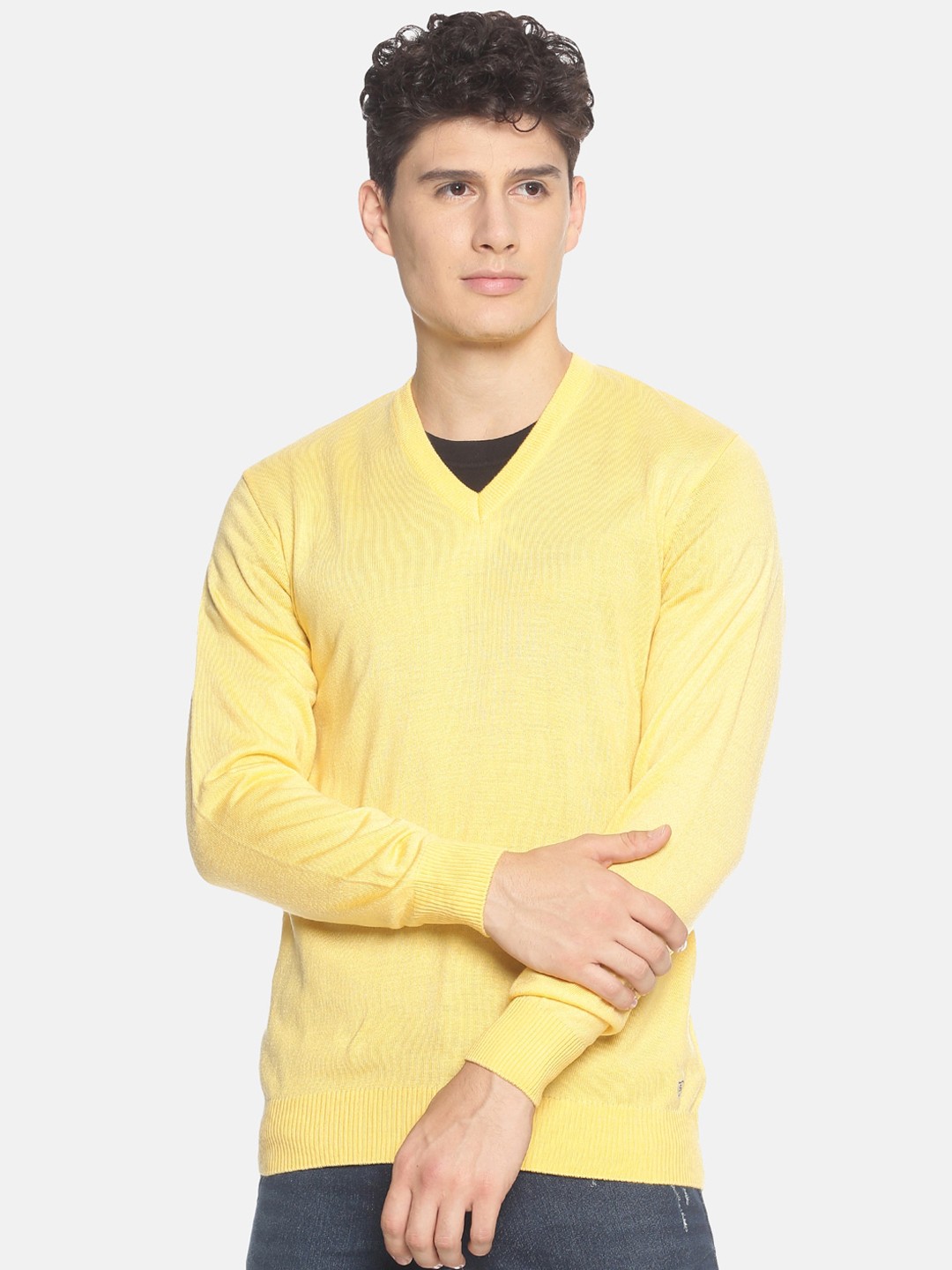 

513 Men Yellow Solid Pullover Sweater