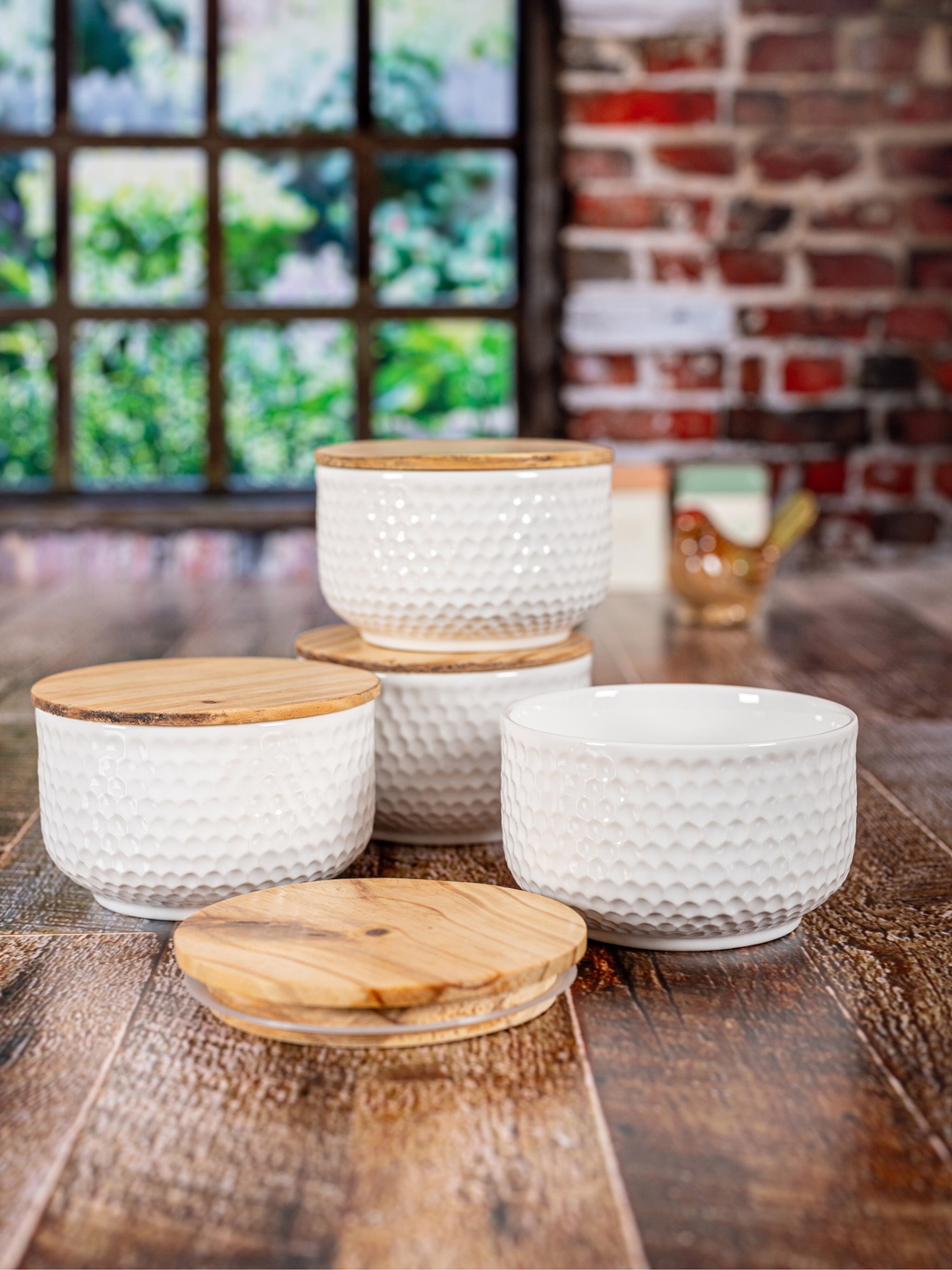 

White Gold Set Of 4 White & Beige Embossed Porcelain Round Bowl With Wooden Lid