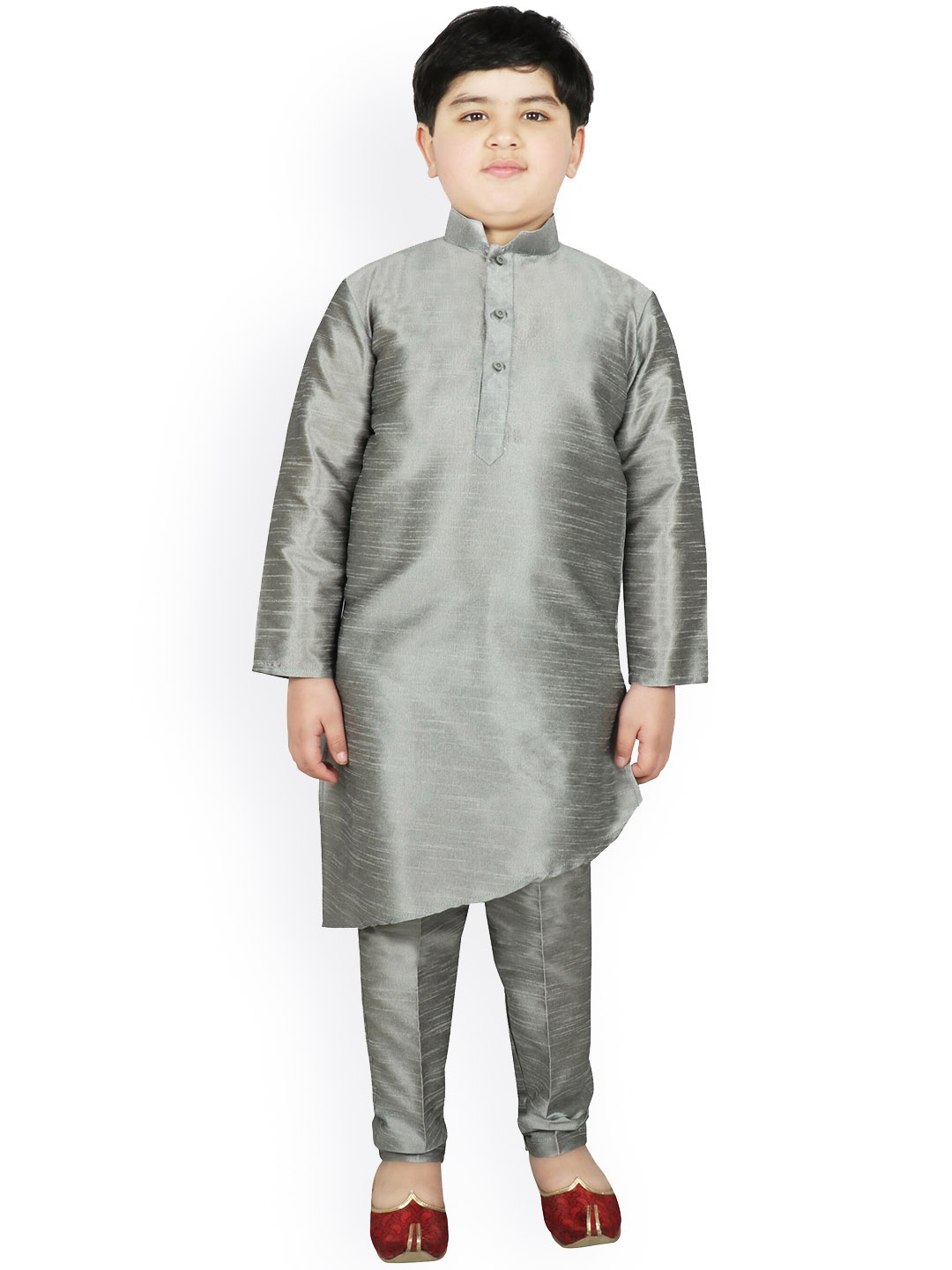 

SG YUVRAJ Boys Black & Silver Coloured Printed Raw Silk Sherwani Set