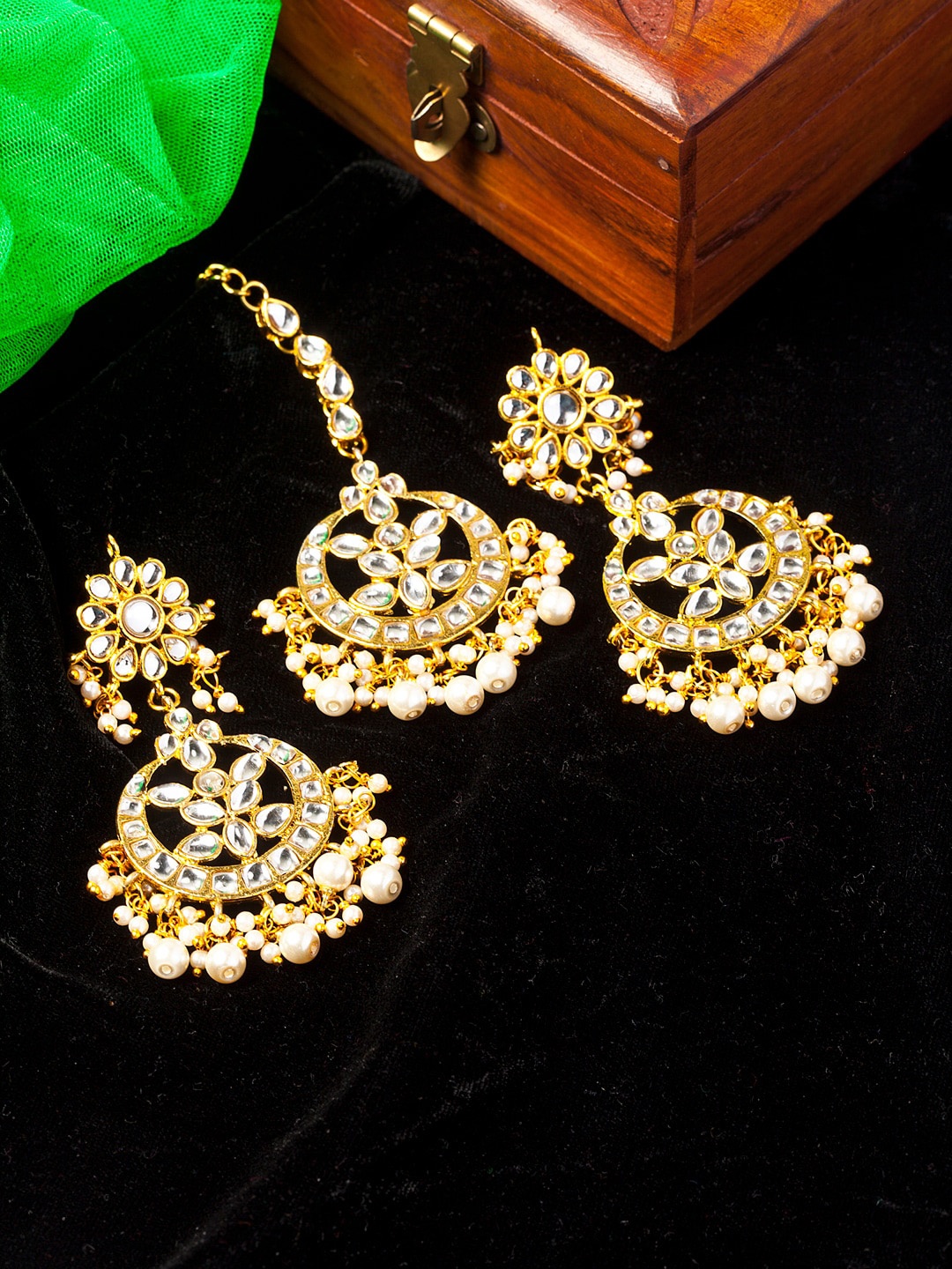 

Shining Diva Gold-Plated White Kundan-Studded & Beaded Antique Jewellery Set