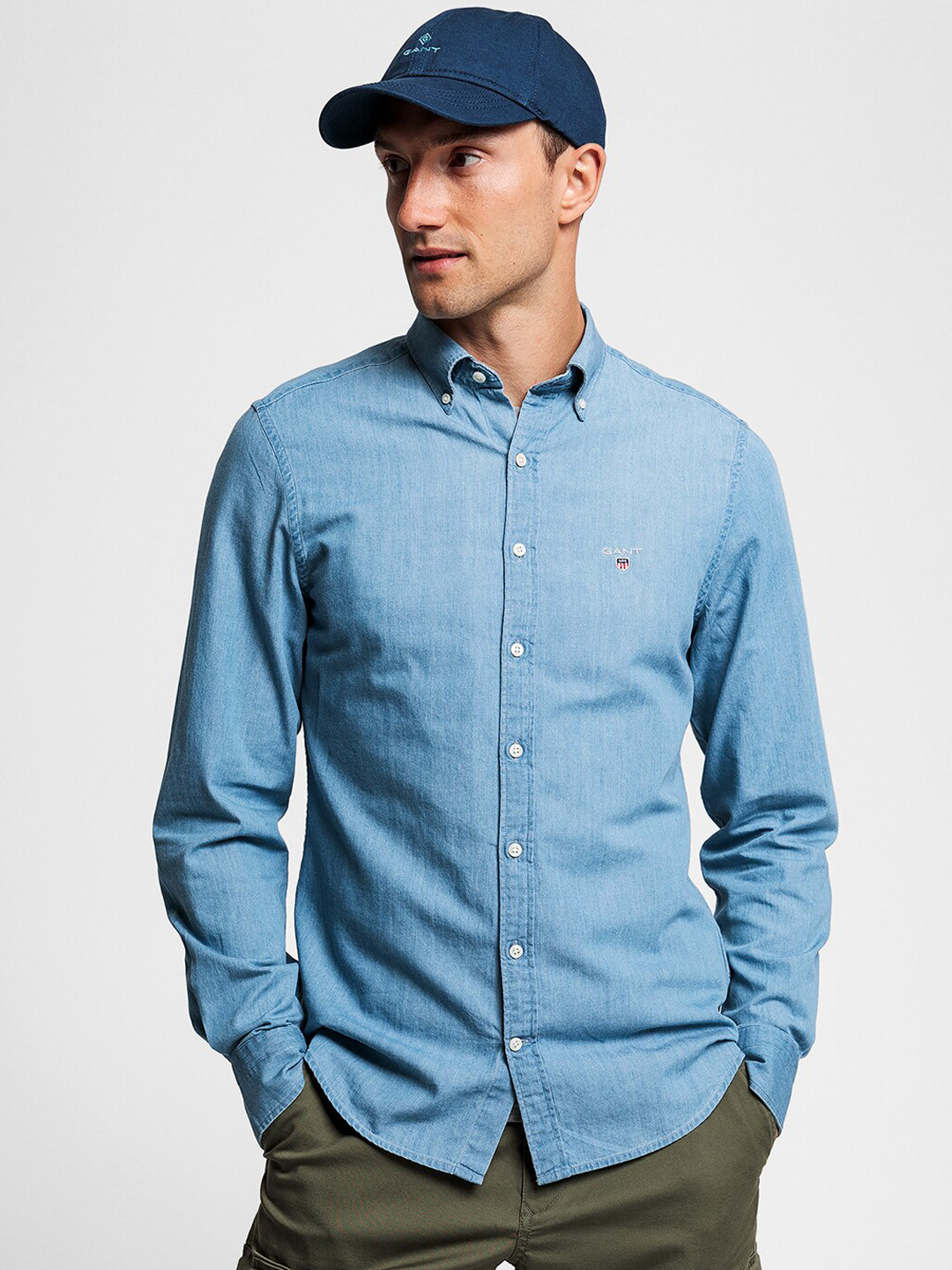 

GANT Men Blue Slim Fit Solid Casual Shirt