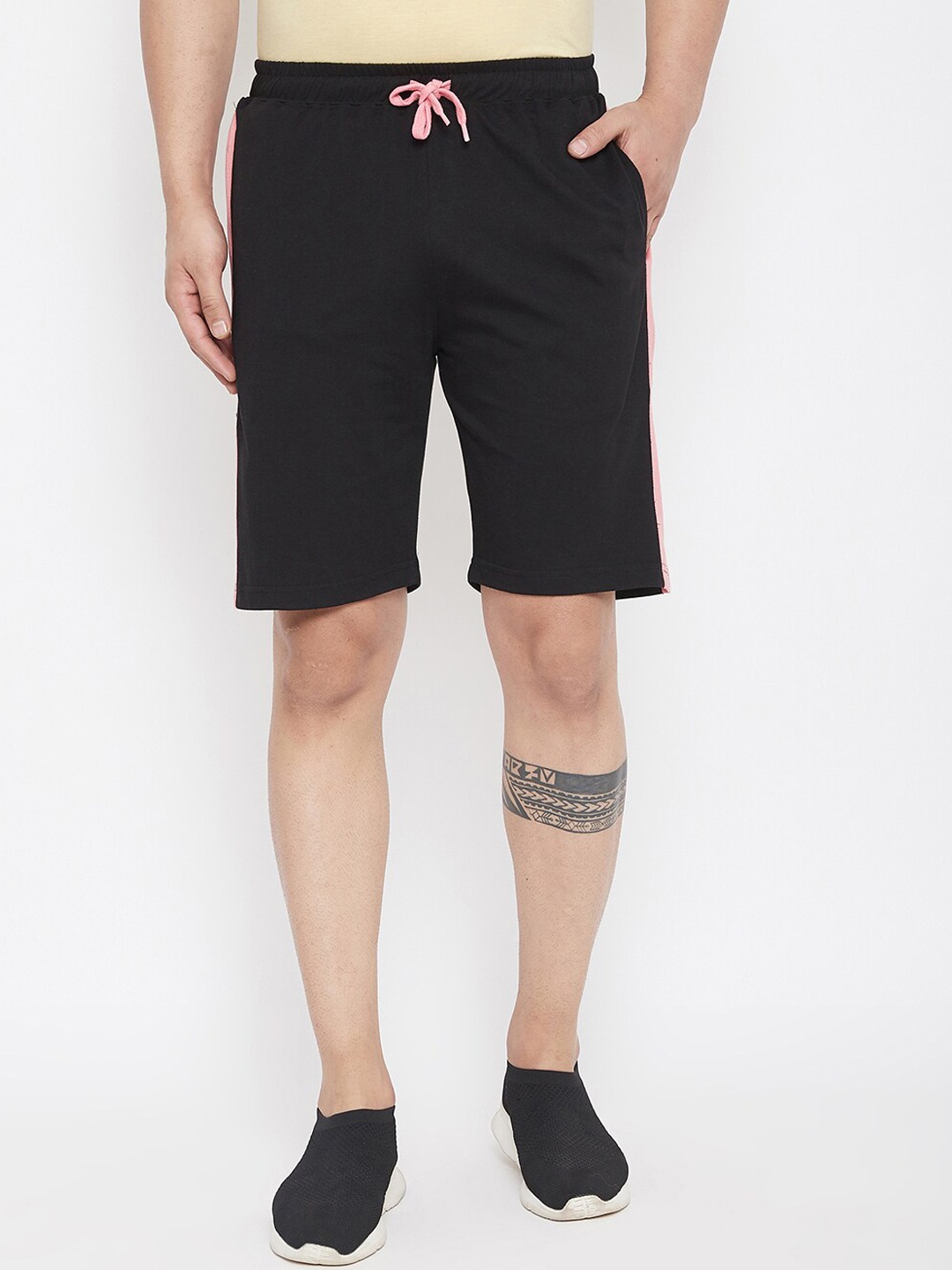 

Adobe Men Black Solid Regular Fit Regular Shorts
