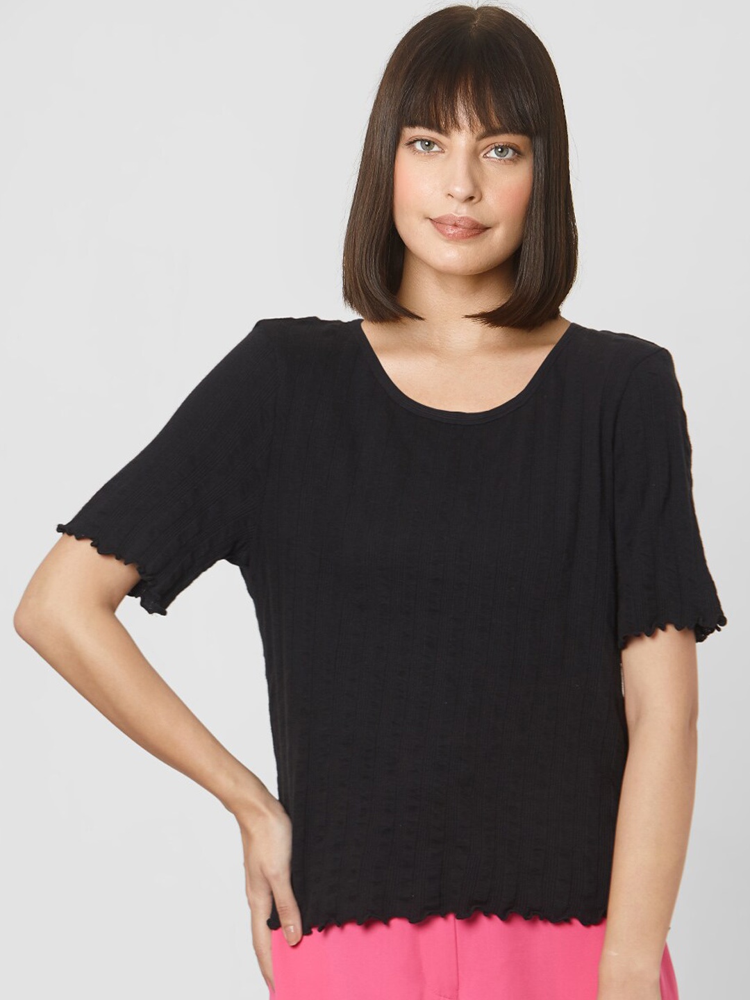 

Vero Moda Women Black Colourblocked Round Neck T-shirt