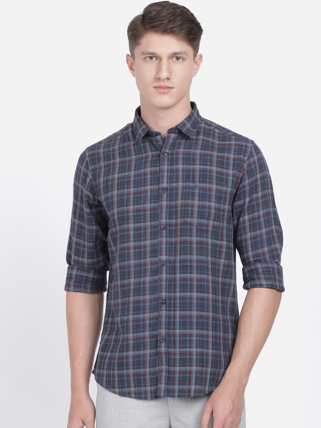 

Crocodile Men Navy Blue & Red Slim Fit Checked Casual Shirt