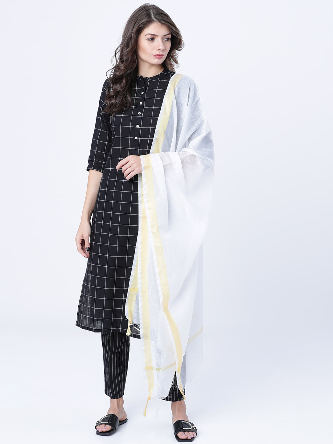 

Vishudh Women Black & White Printed Kurta with Trousers & Dupatta