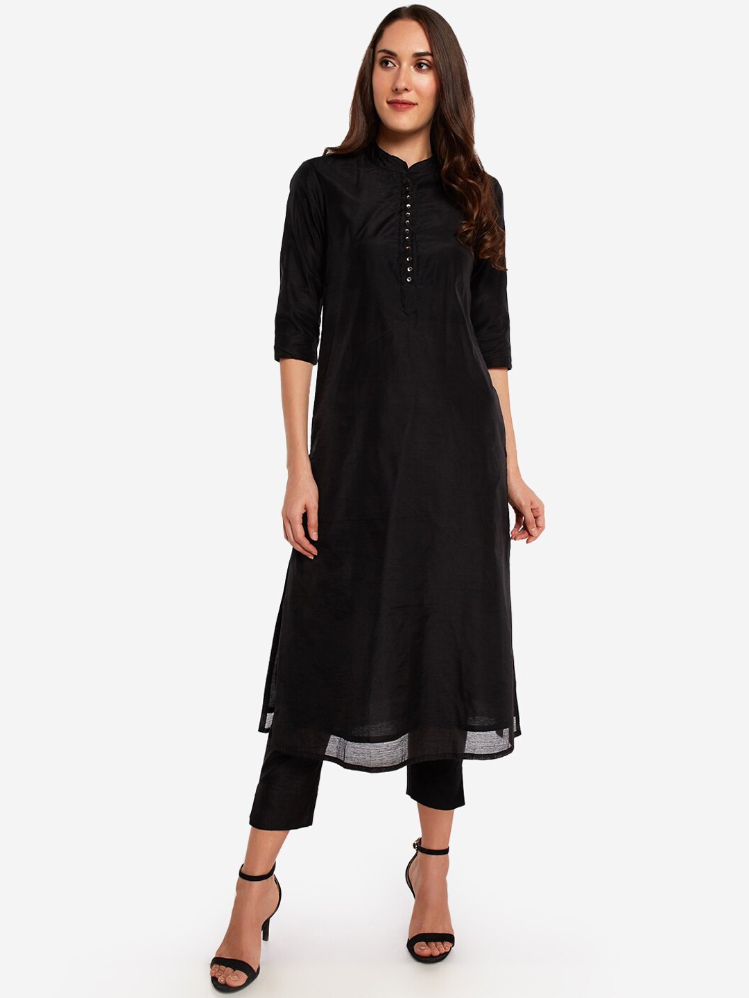 

Desi Weavess Women Black Kurta